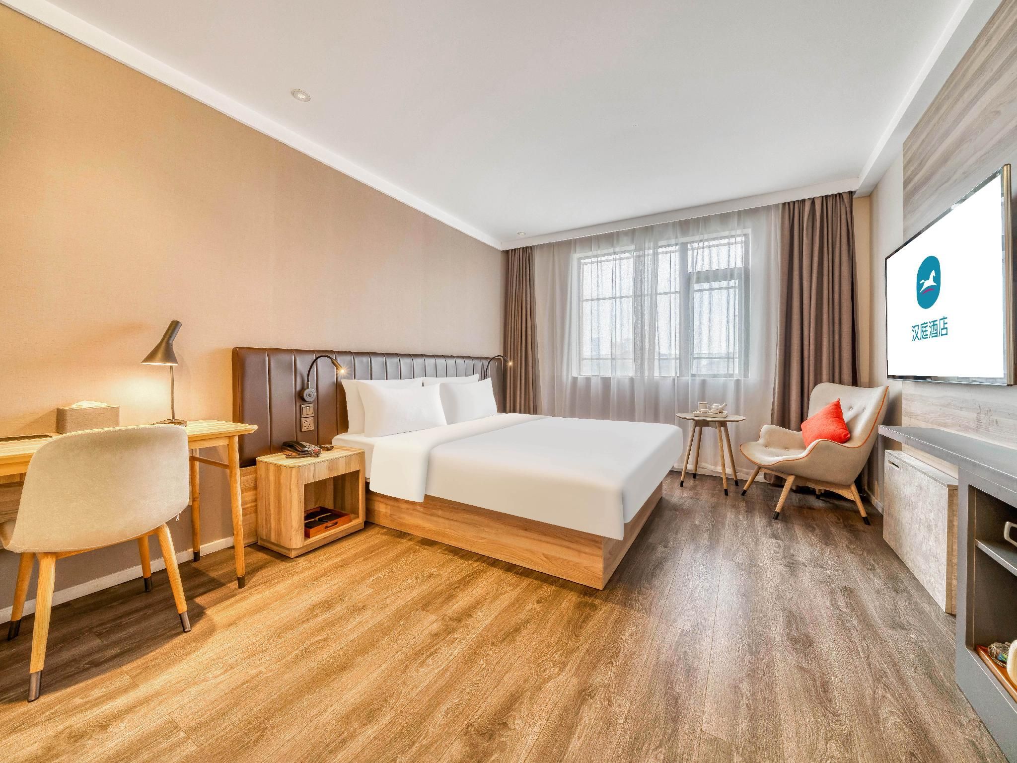 Business Superior Queen Room