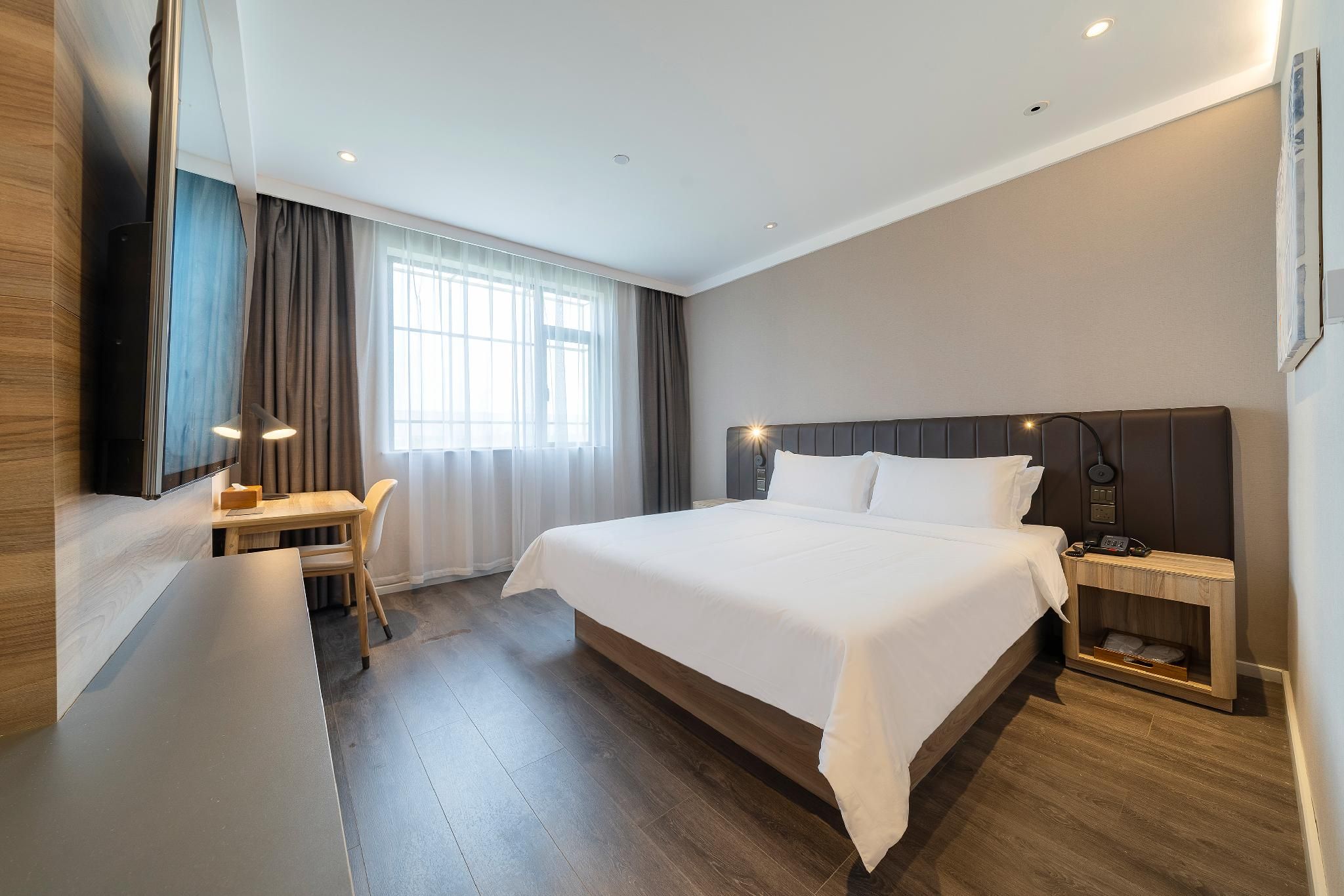 Business Superior Queen Room