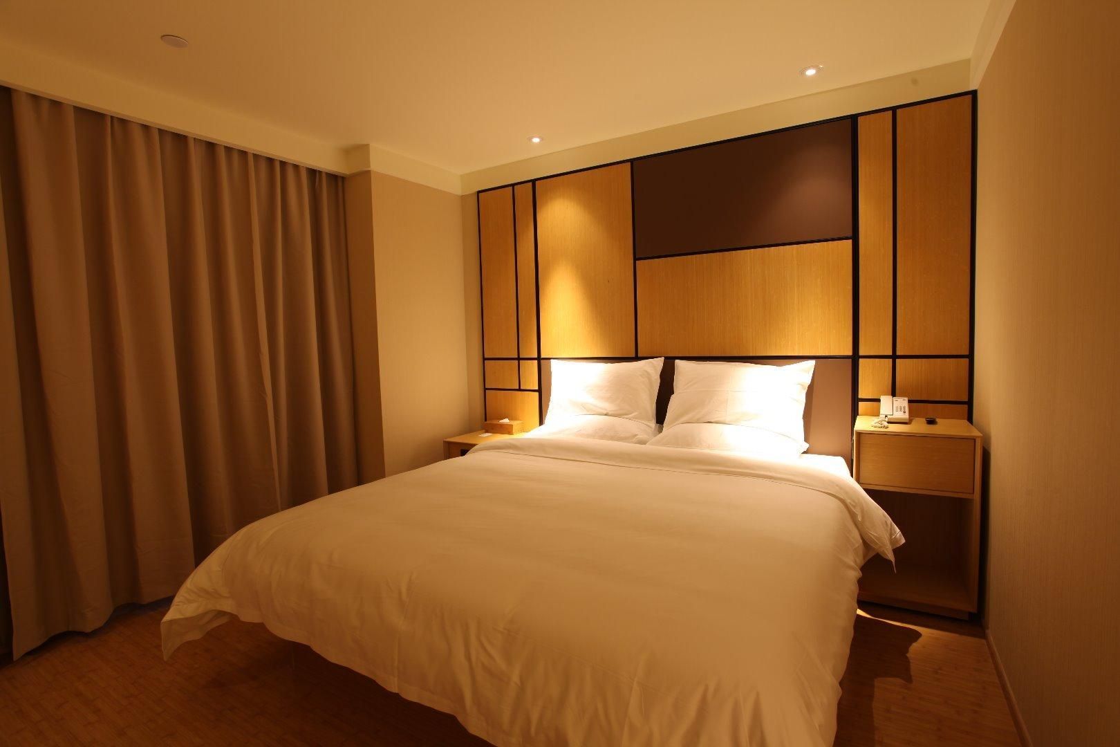 Huazhu - Room With Bed
