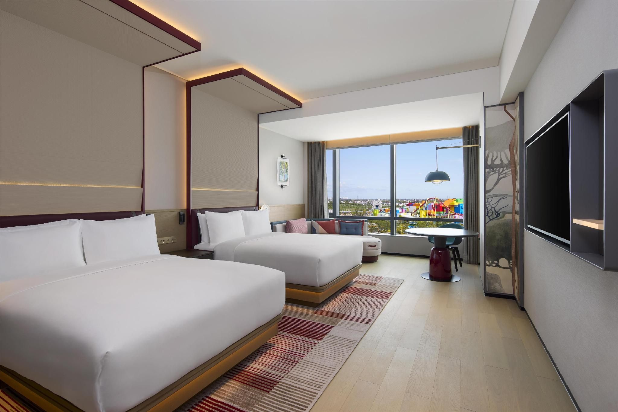 TWO QUEEN DELUXE ROOM THEME PARK VIEW