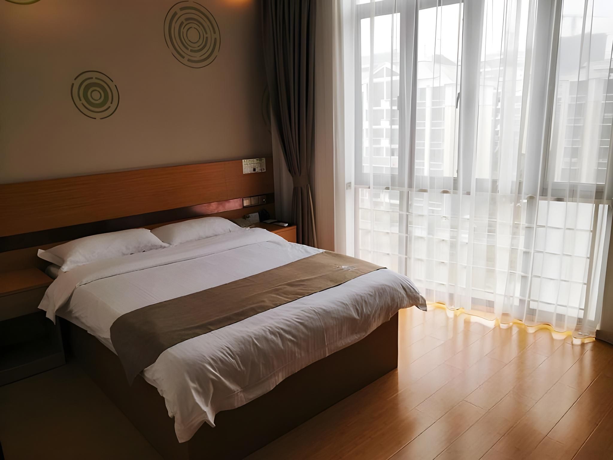 Business Queen Room