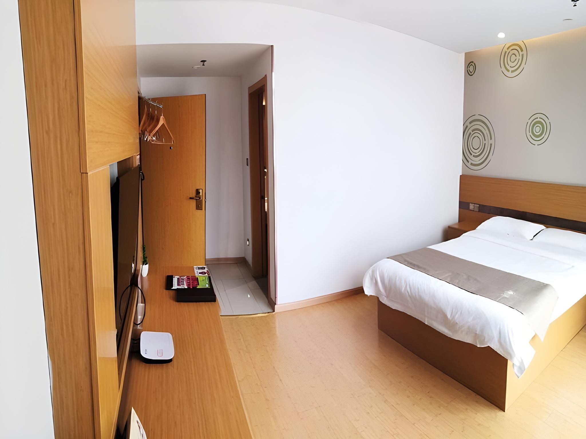 Business Queen Room