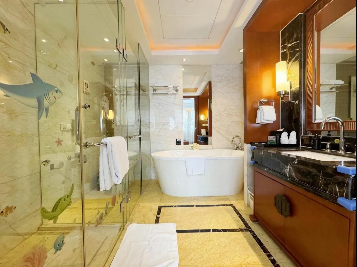 Deluxe Family King Suite
