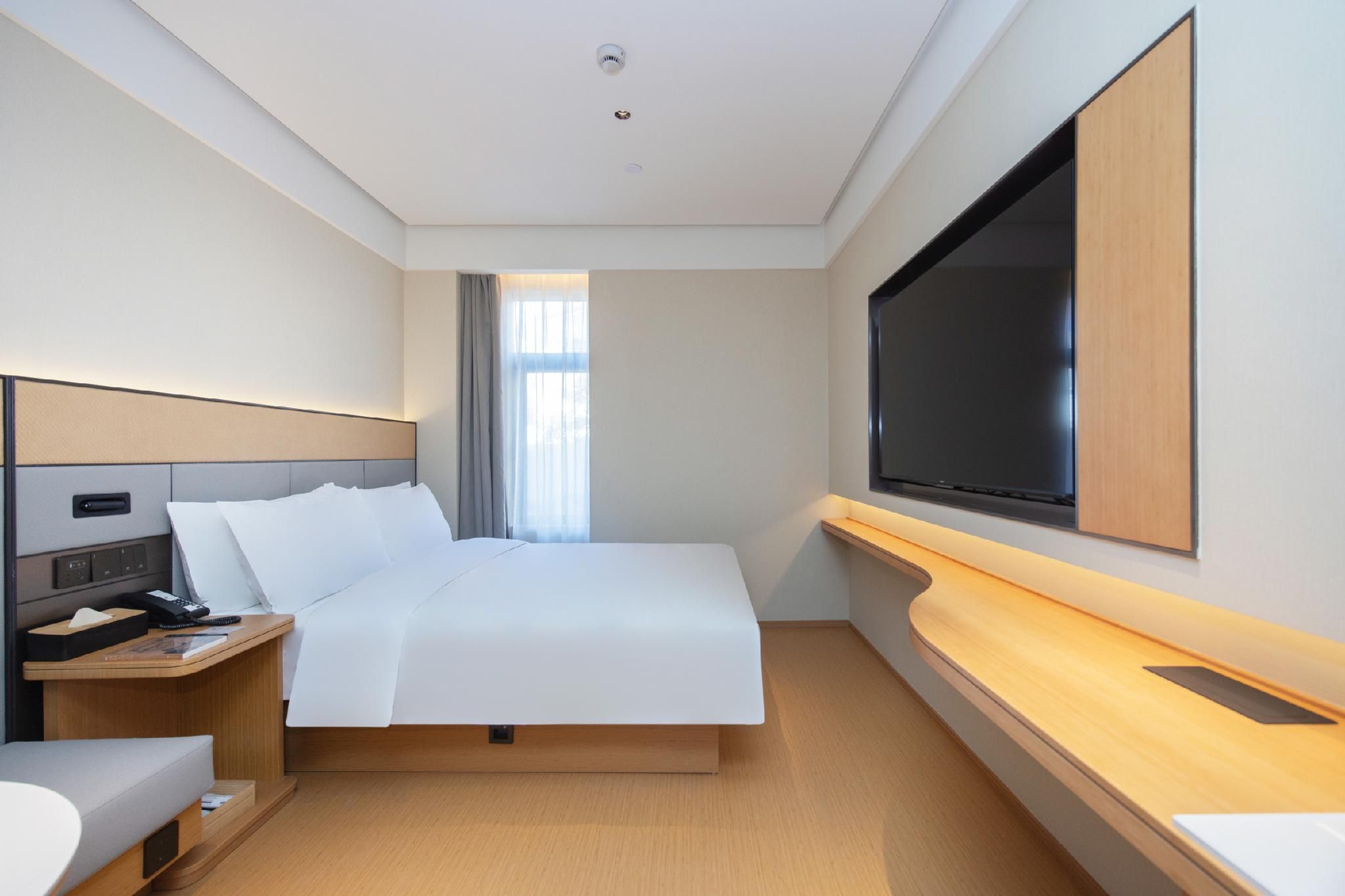 Huazhu - Room With Bed