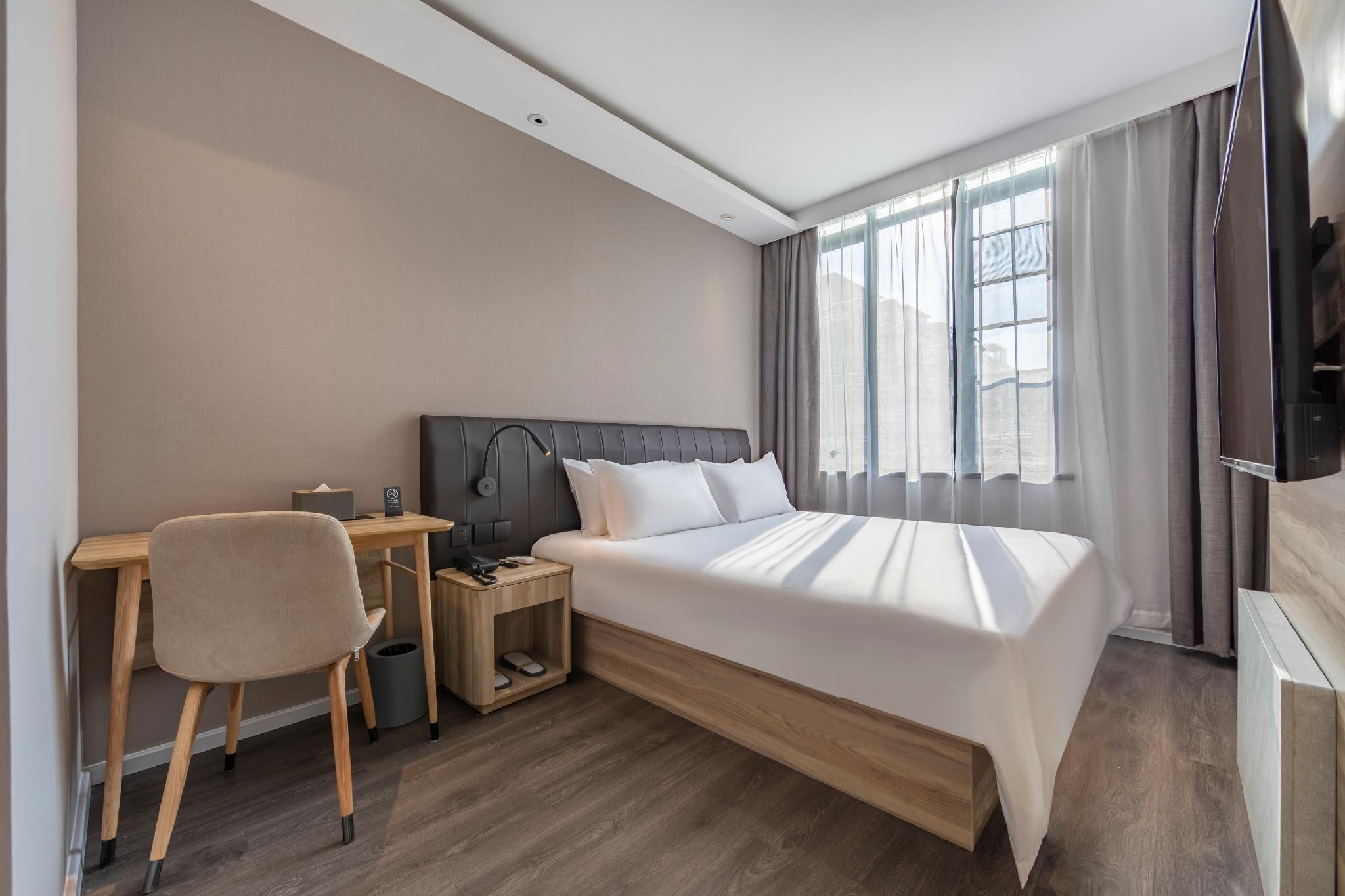 Huazhu - Room With Bed