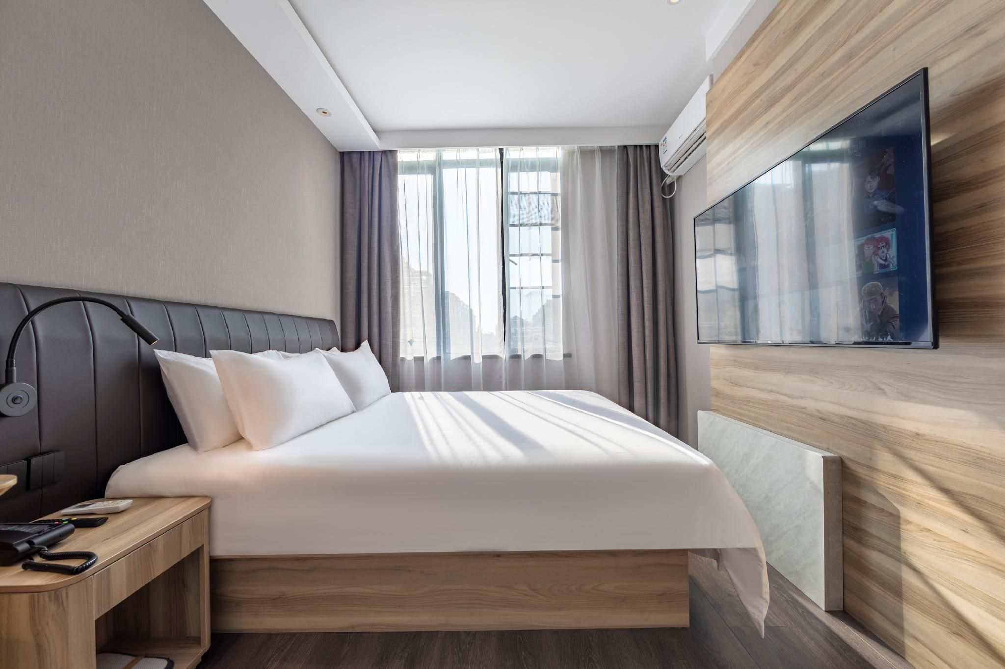 Huazhu - Room With Bed