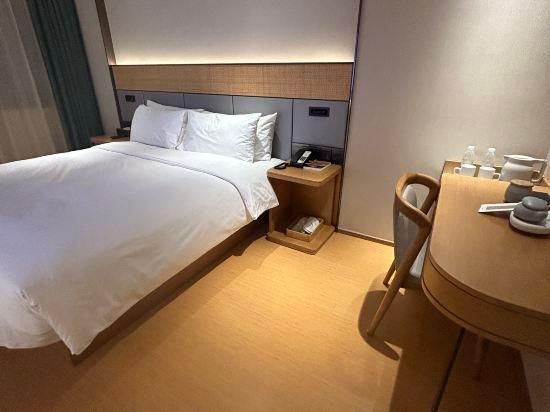 Huazhu - Room With Bed