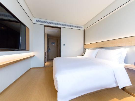 Huazhu - Room With Bed