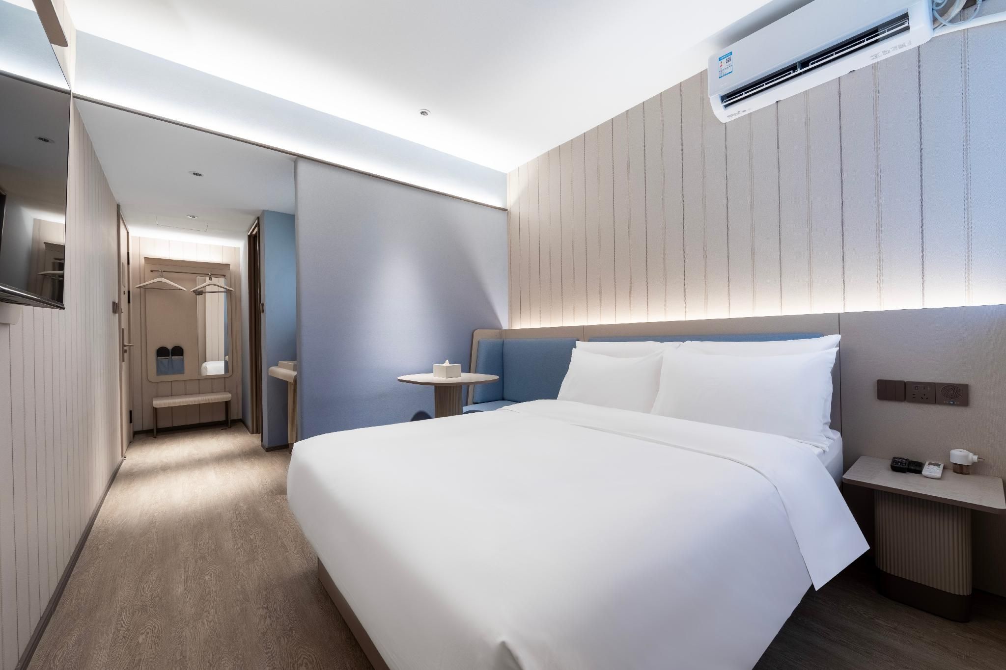 Huazhu - Room With Bed