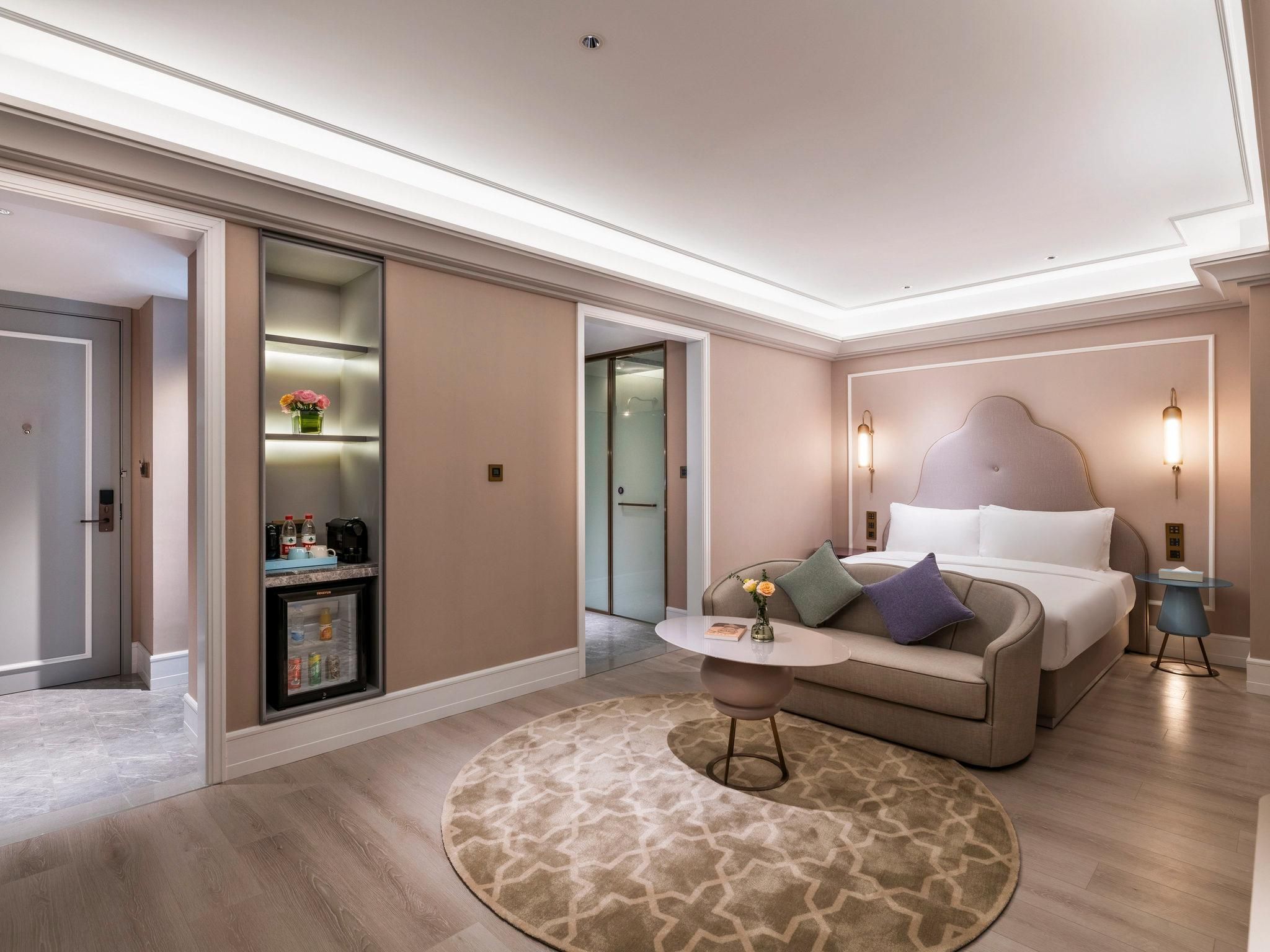 PRIVILEGE ROOM, One King-size Bed