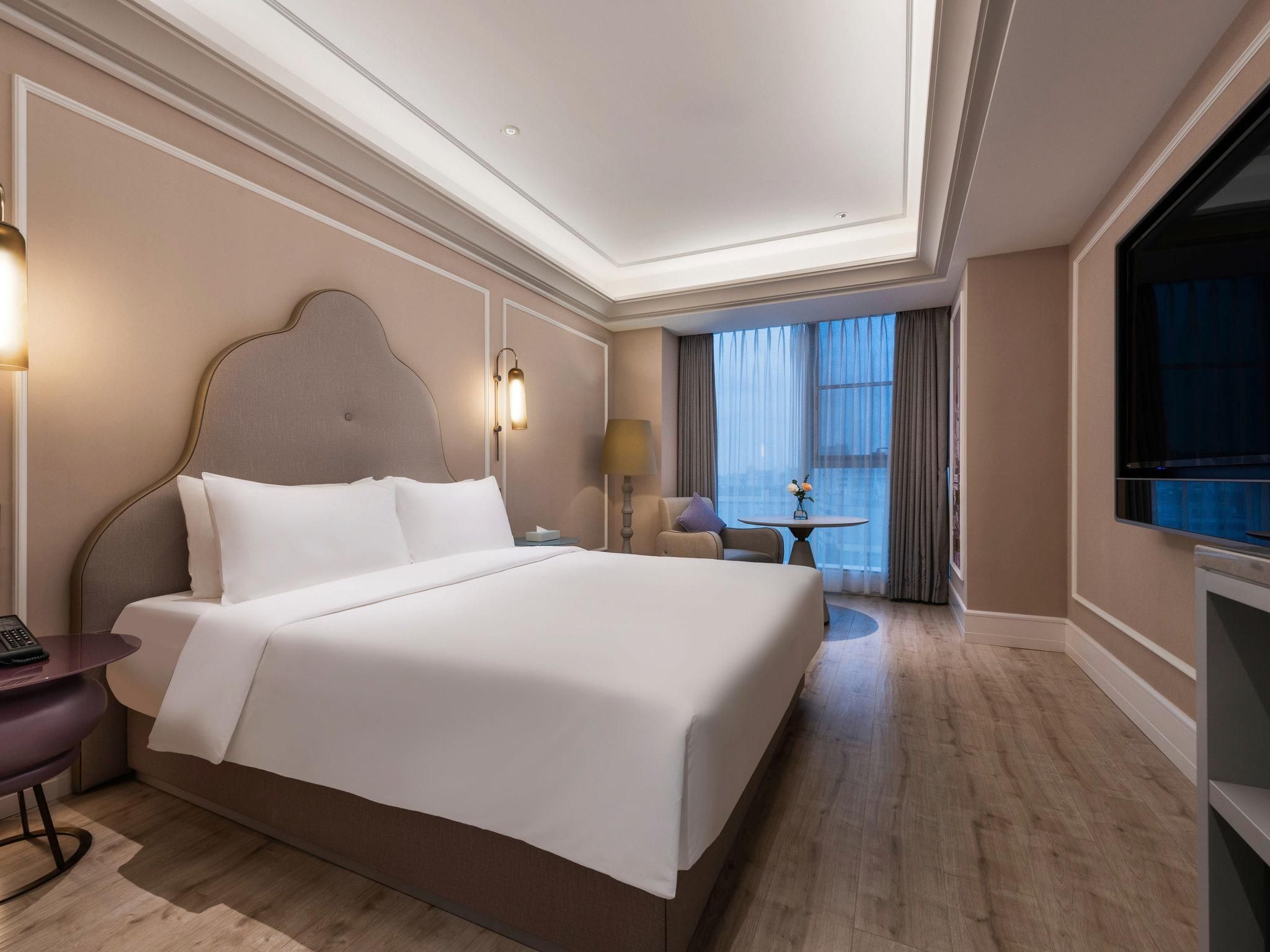 Deluxe King Room, One King-Size Bed
