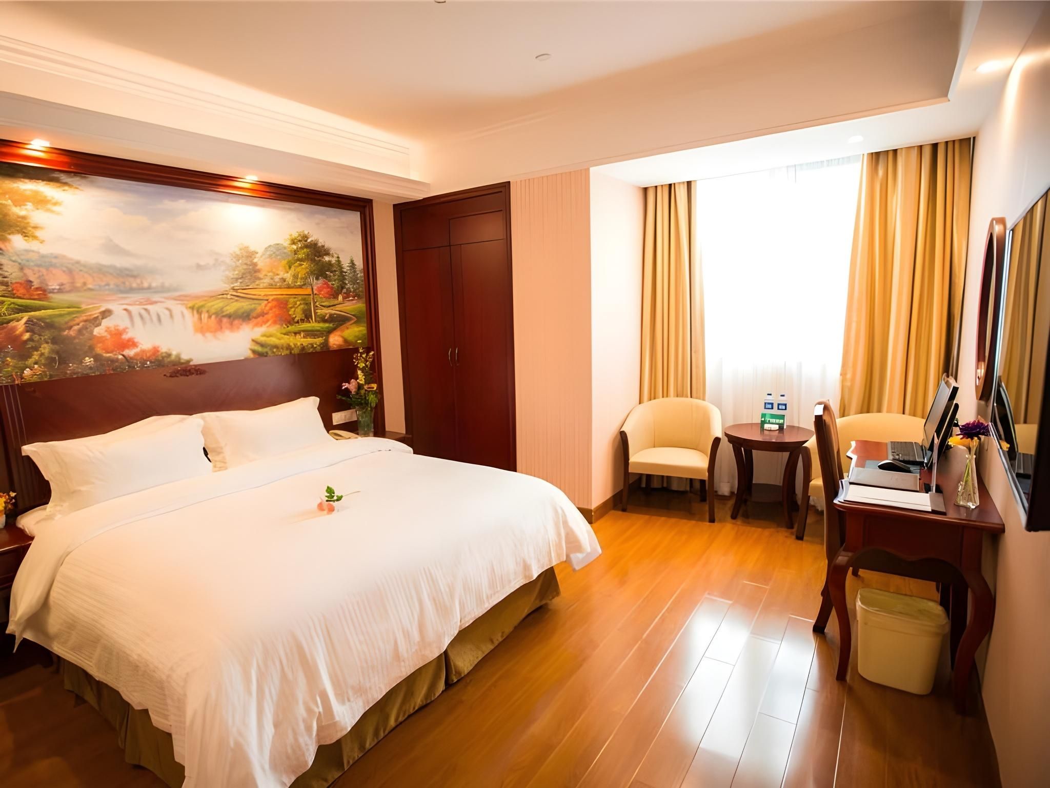 Business Queen Room