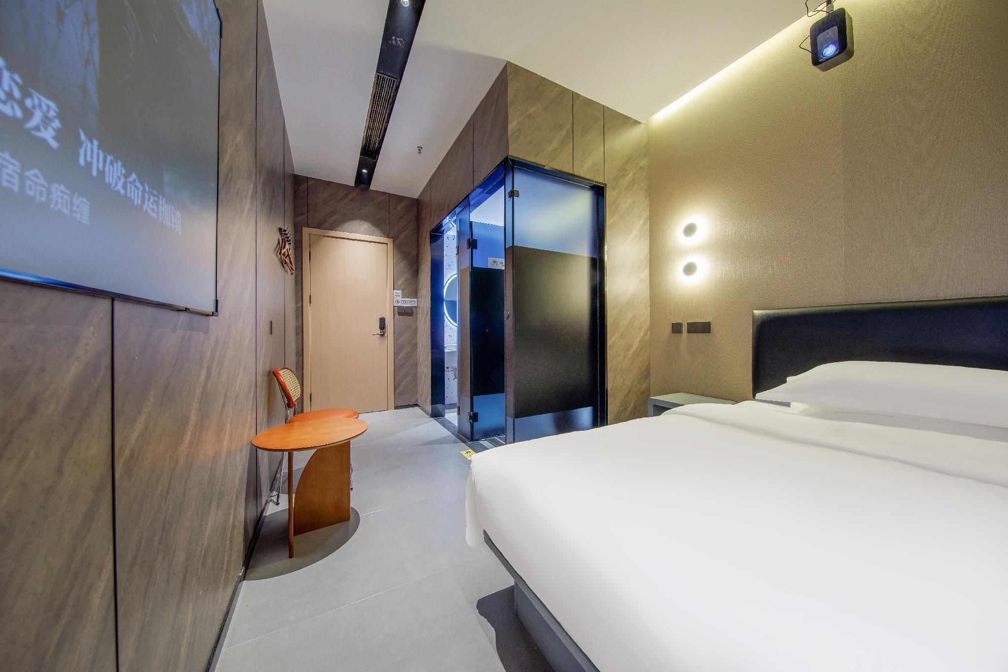 Comfort Queen Room