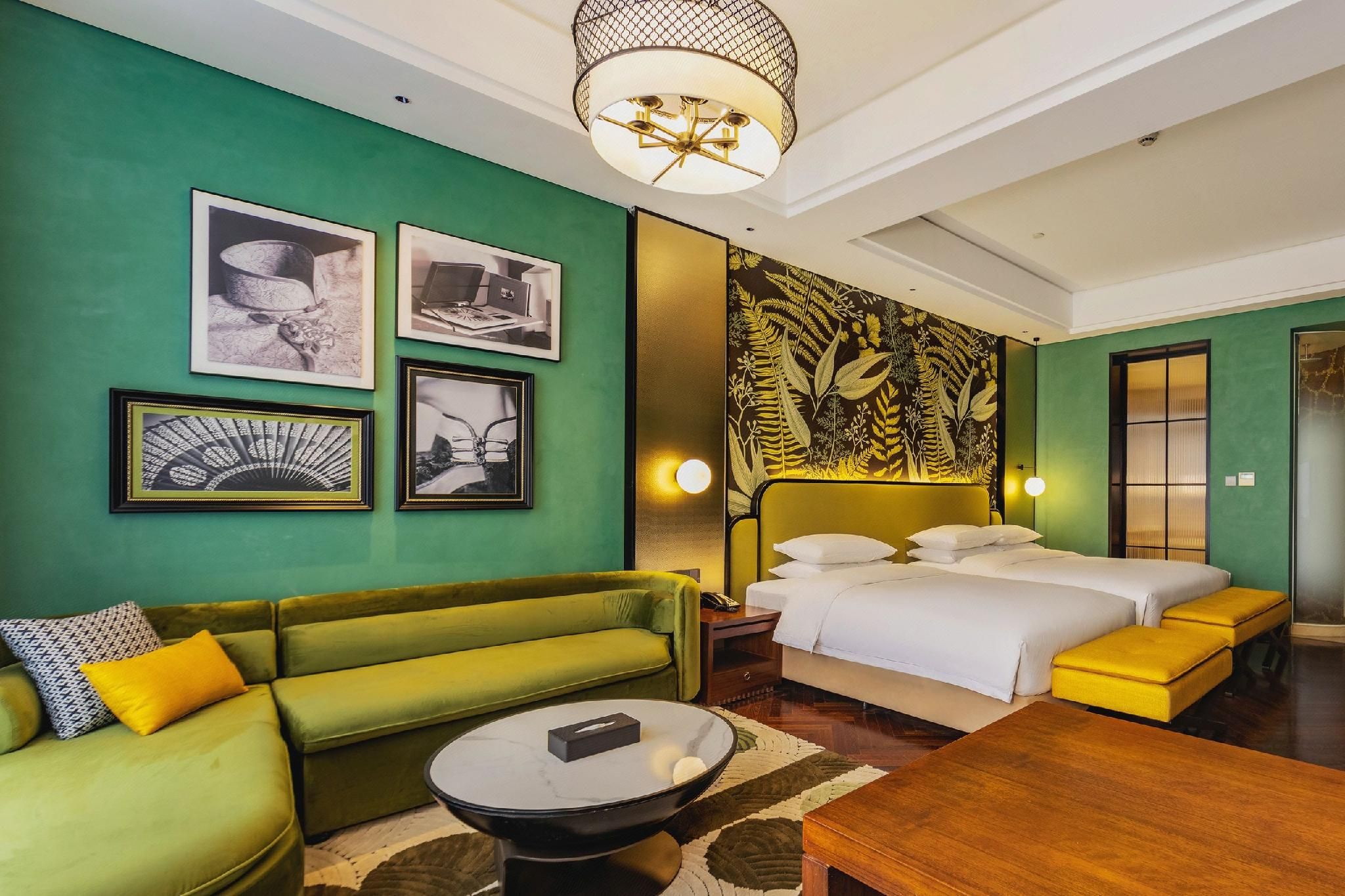 Deluxe Family Room