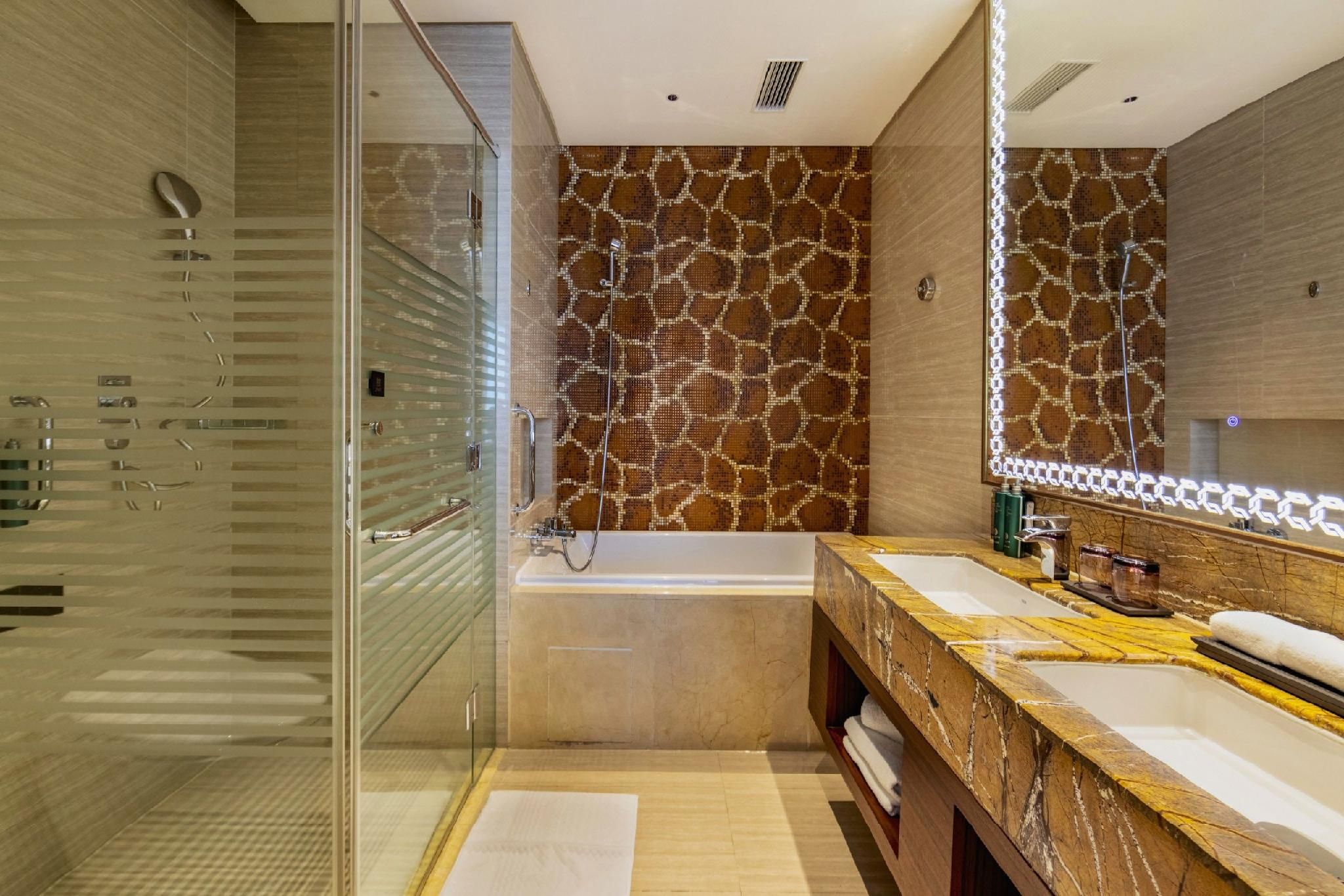 Business Suite Room