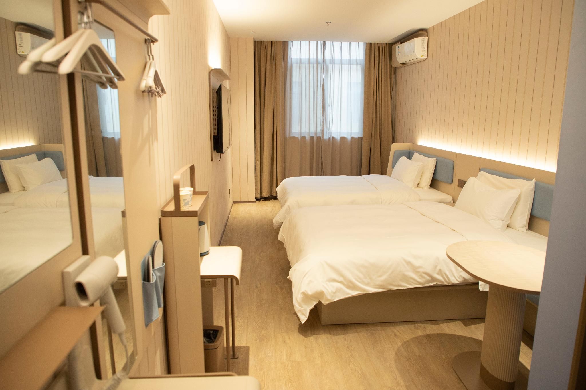 Twin Business Room