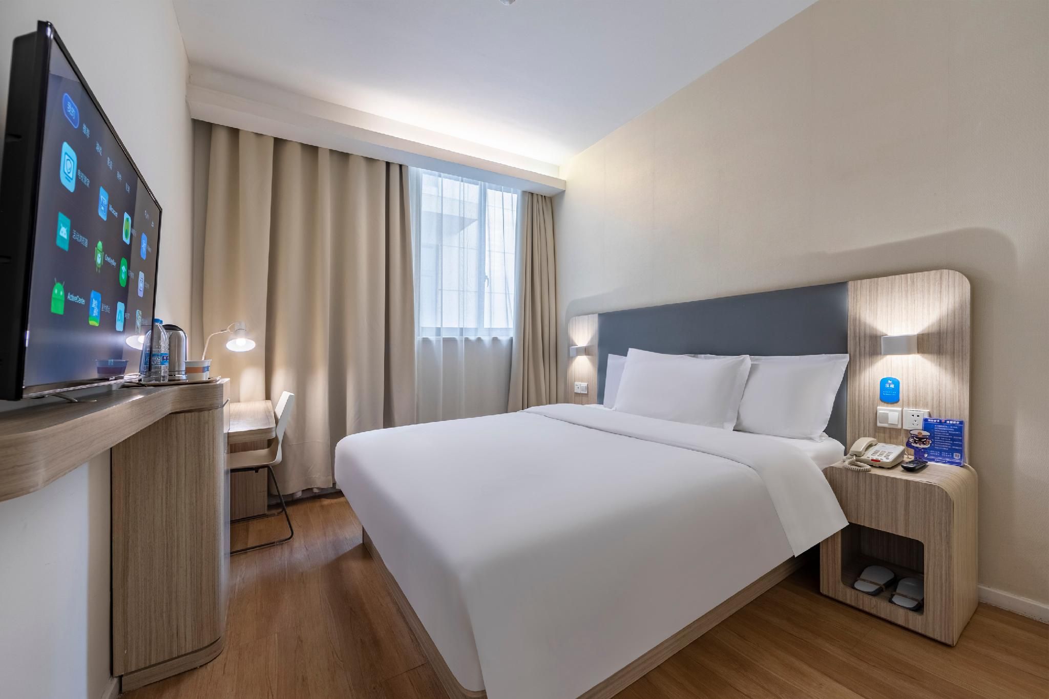 Queen Superior Room