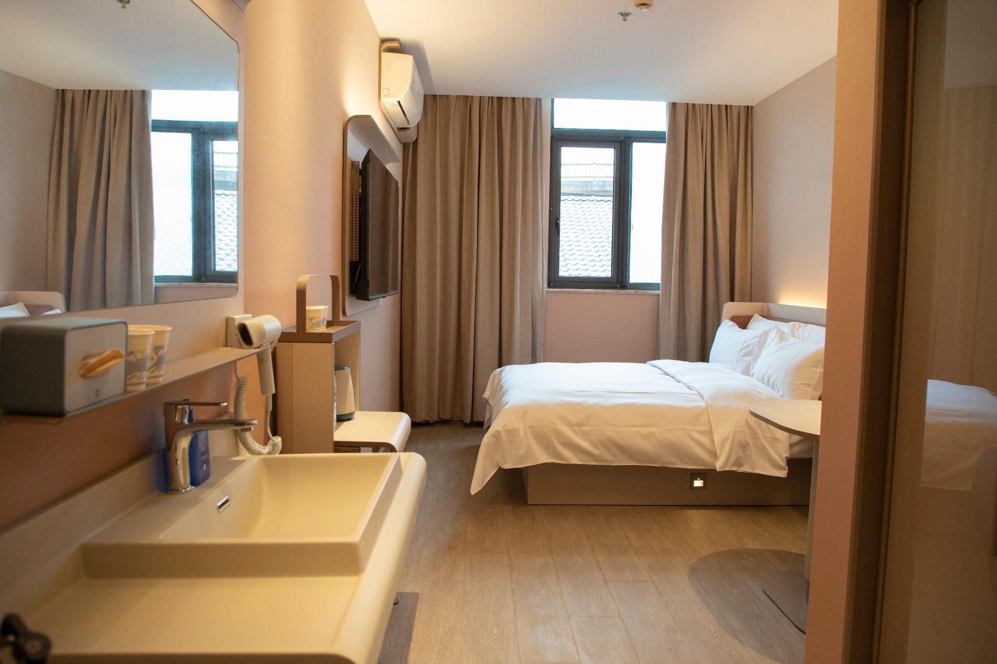 Business Queen Bed Room