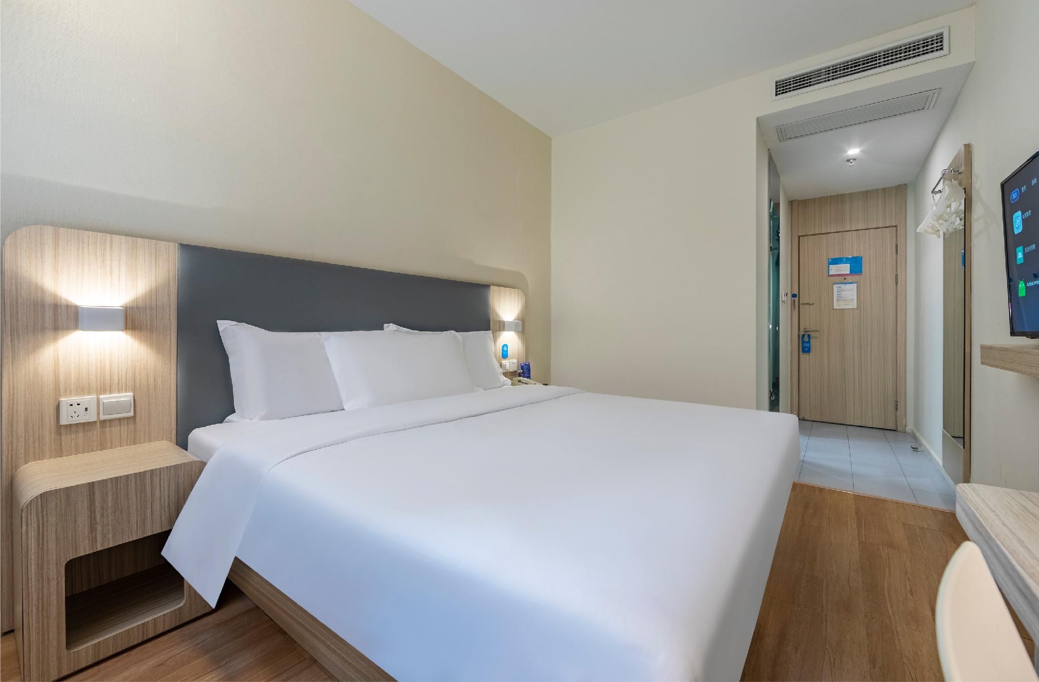 Queen Superior Room