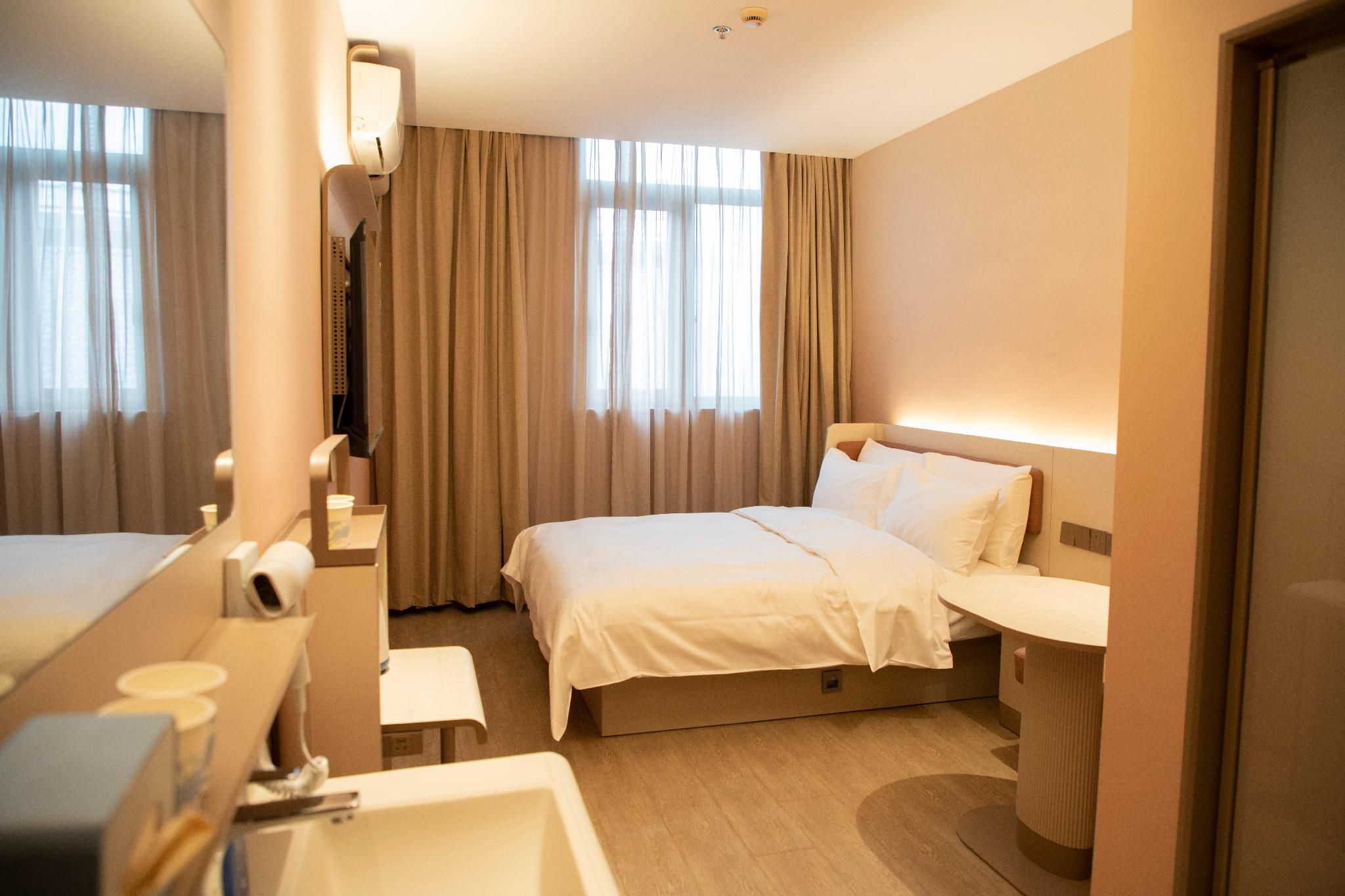 Business Queen Bed Room
