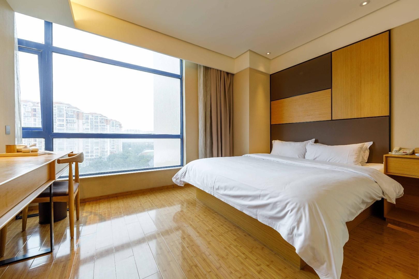 Huazhu - Room With Bed