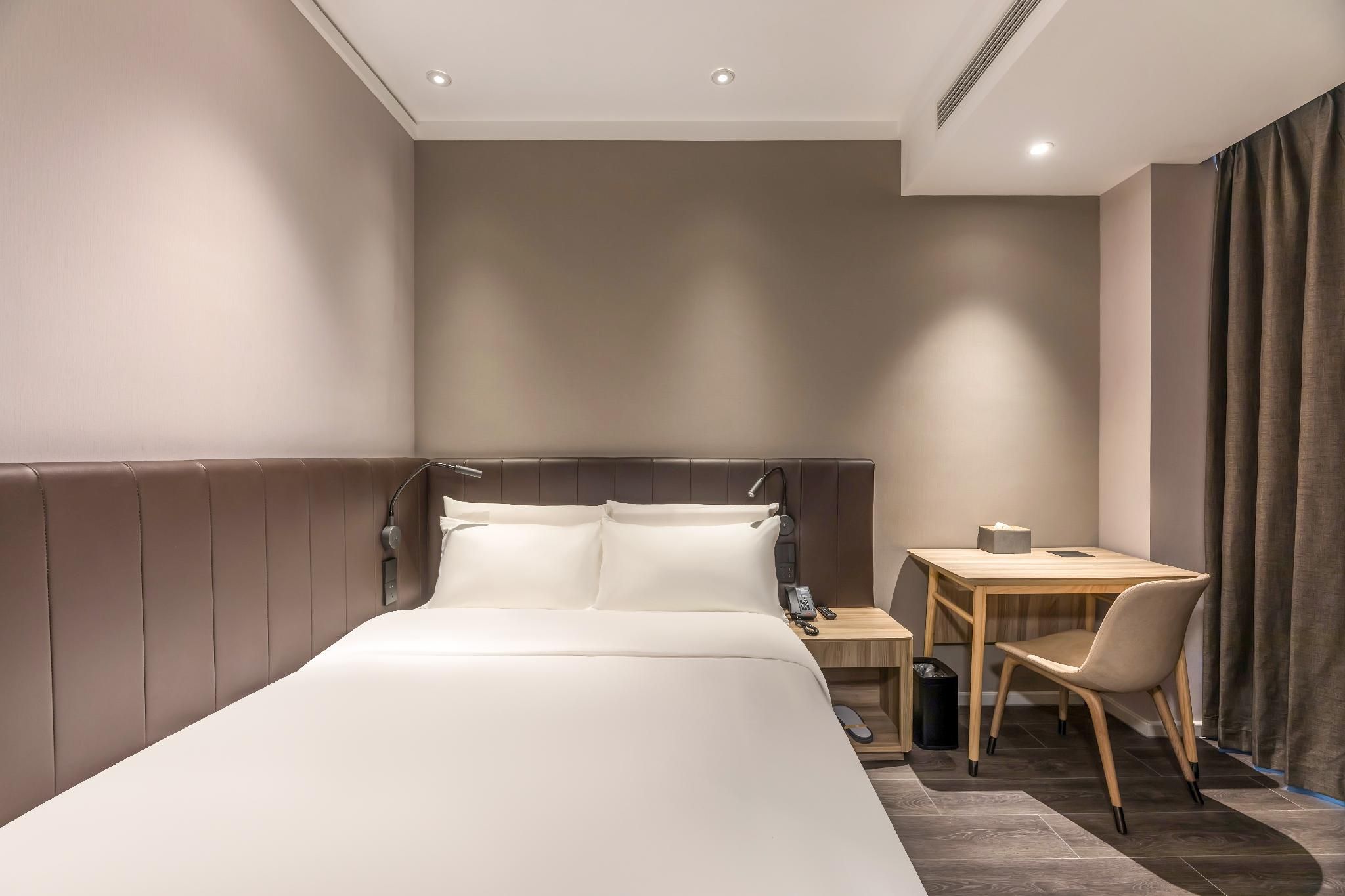 Huazhu - Room With Bed