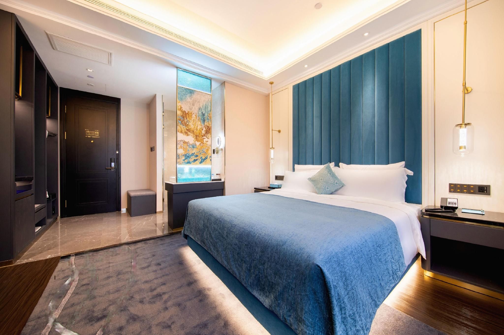 WH - Deluxe Bed Room