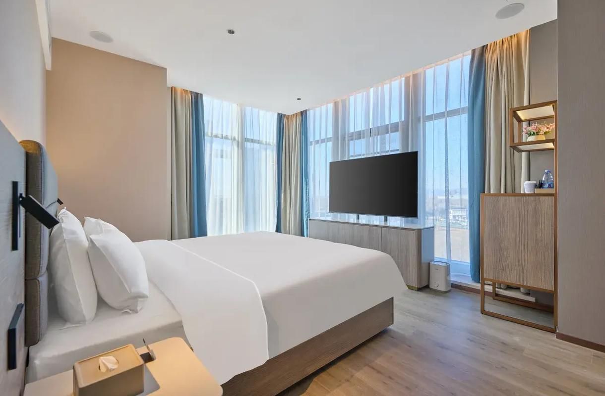 Queen Room with View