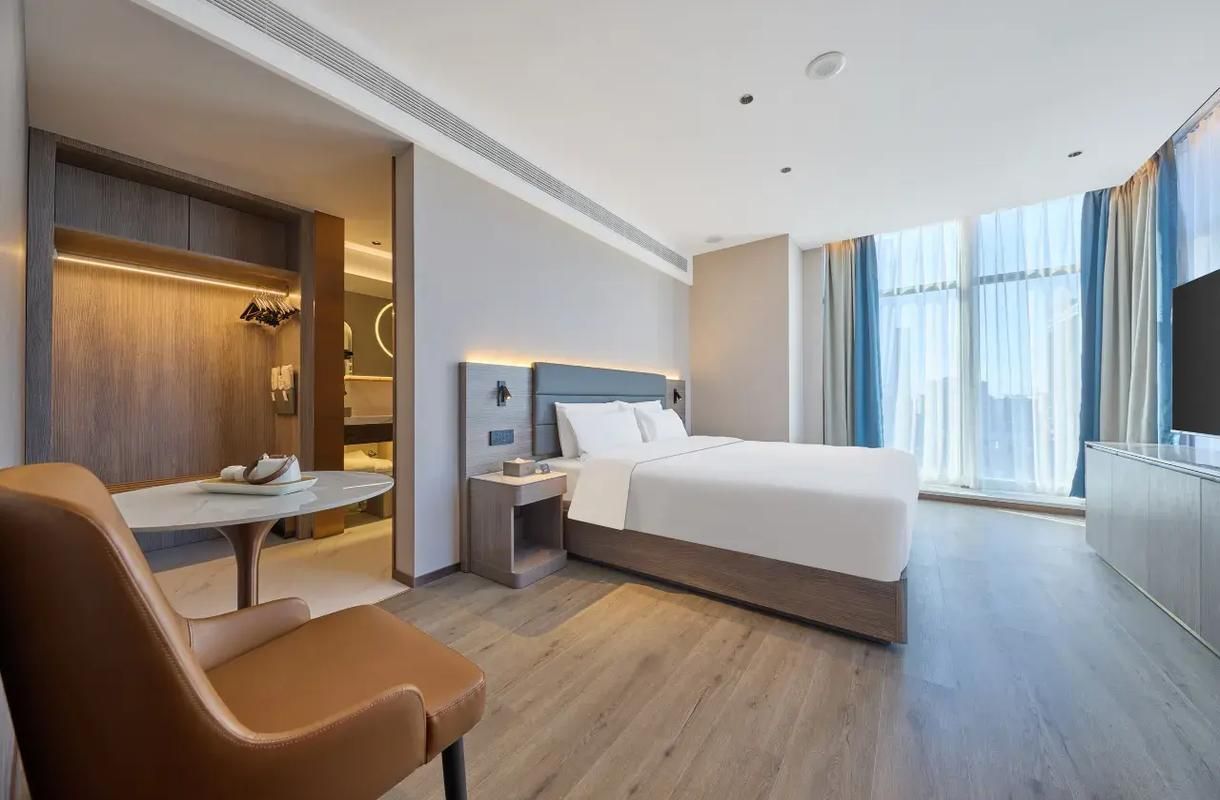 Queen Room with View