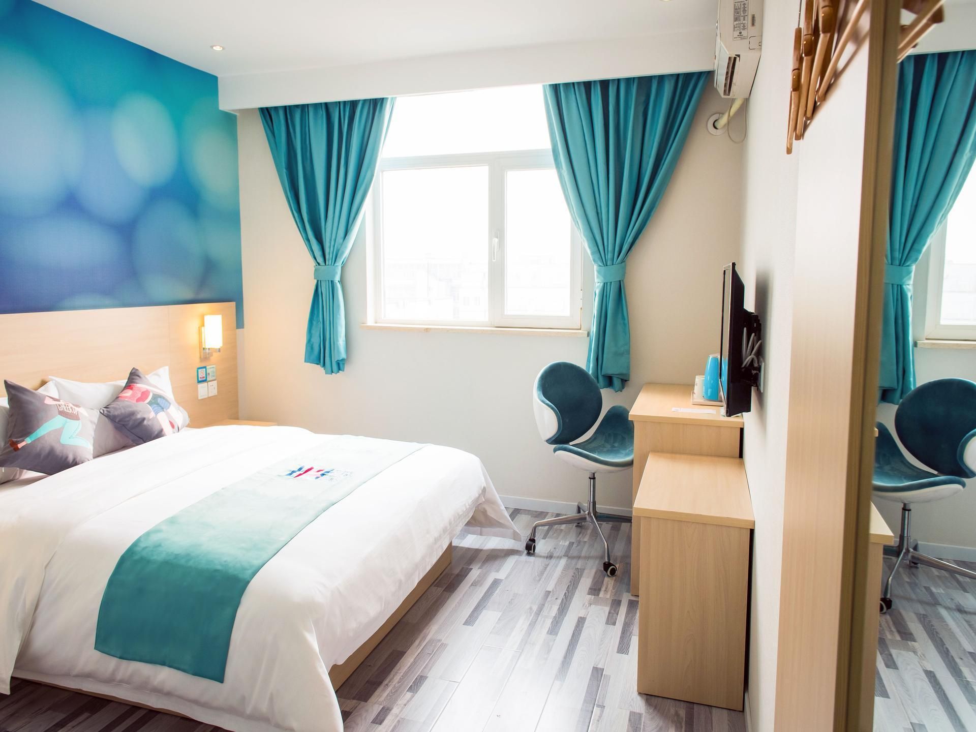 Business Queen Room
