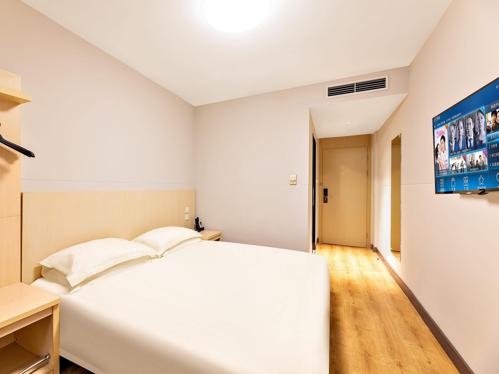 Standard - Queen Room