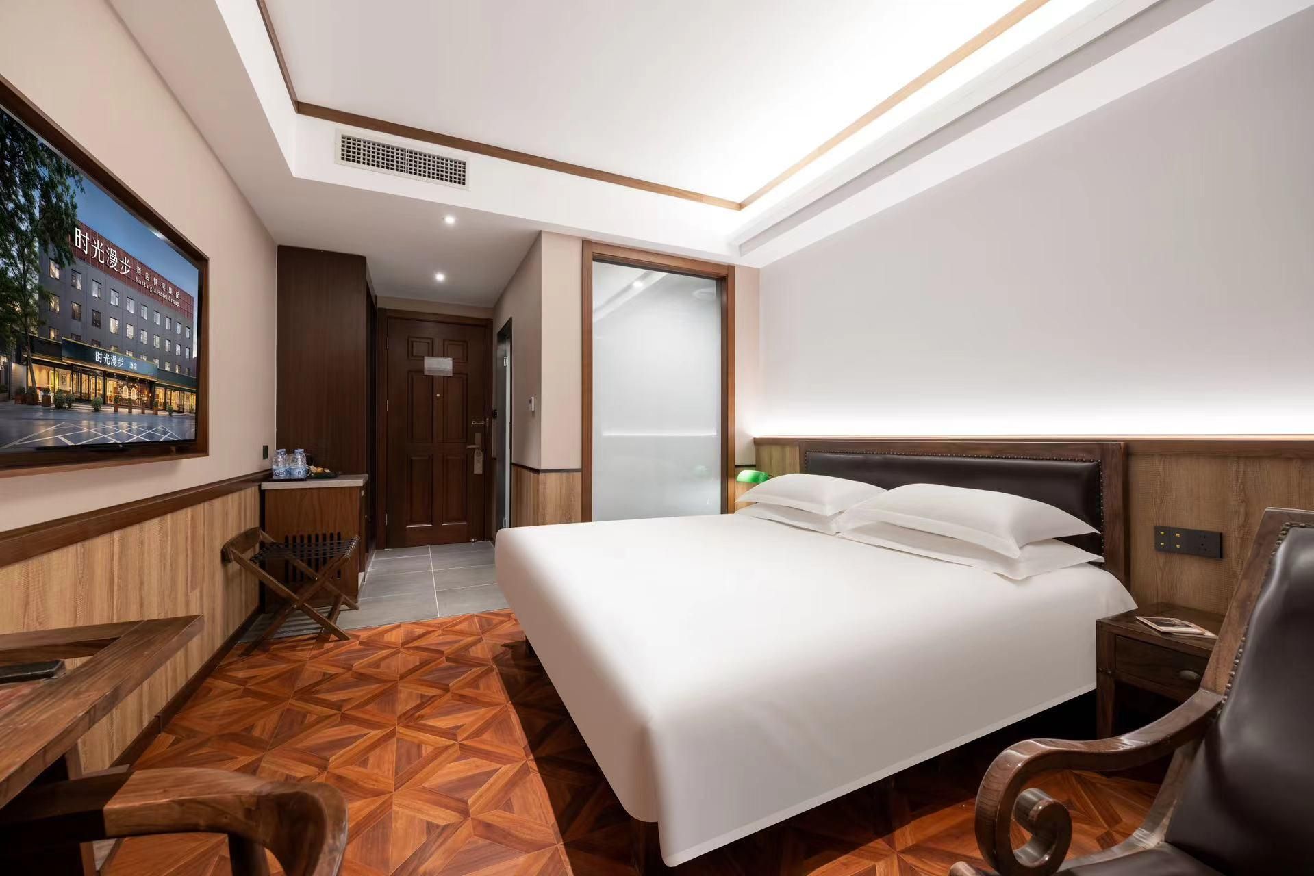 Business King Room