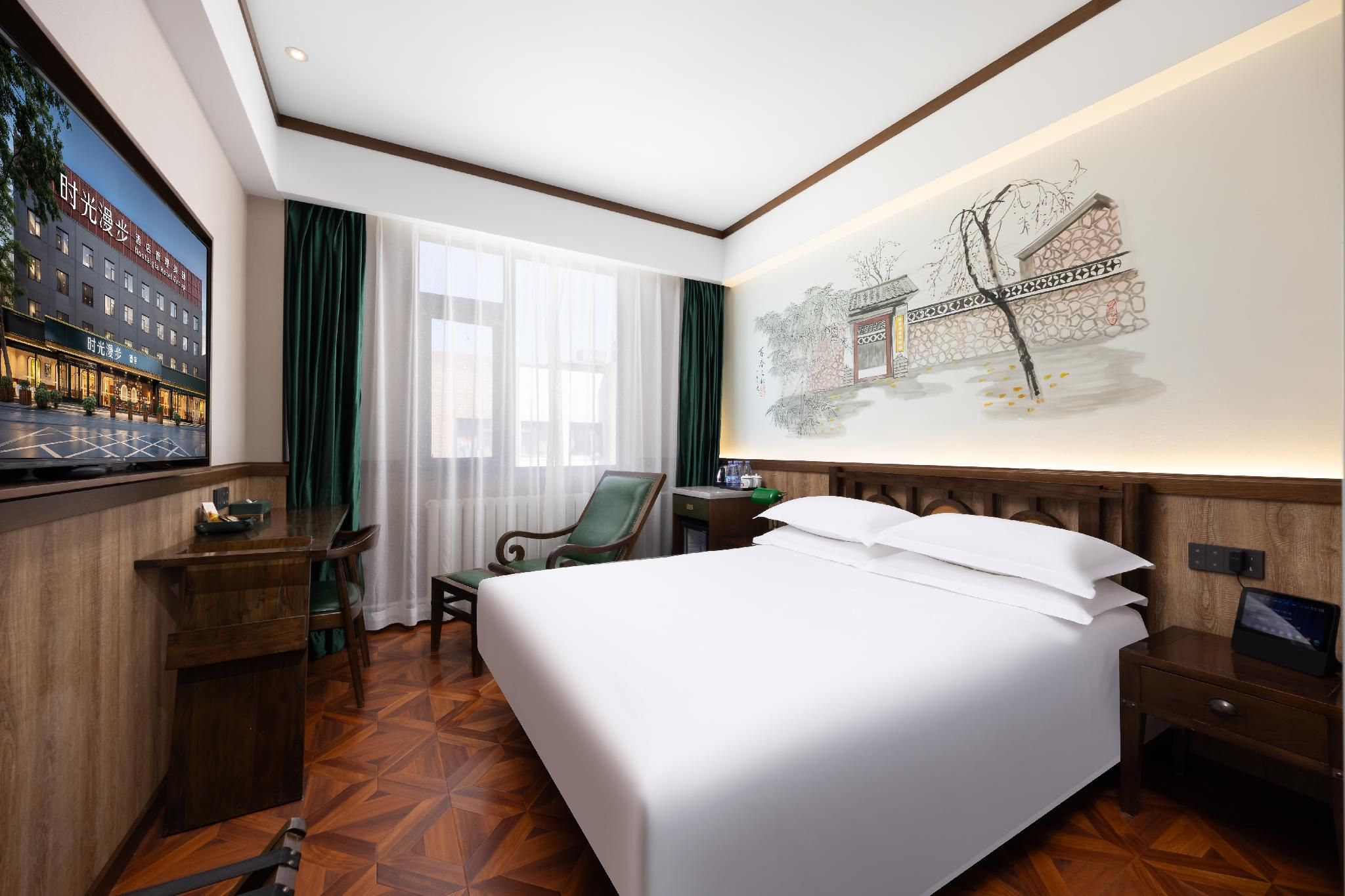Warm Queen Room