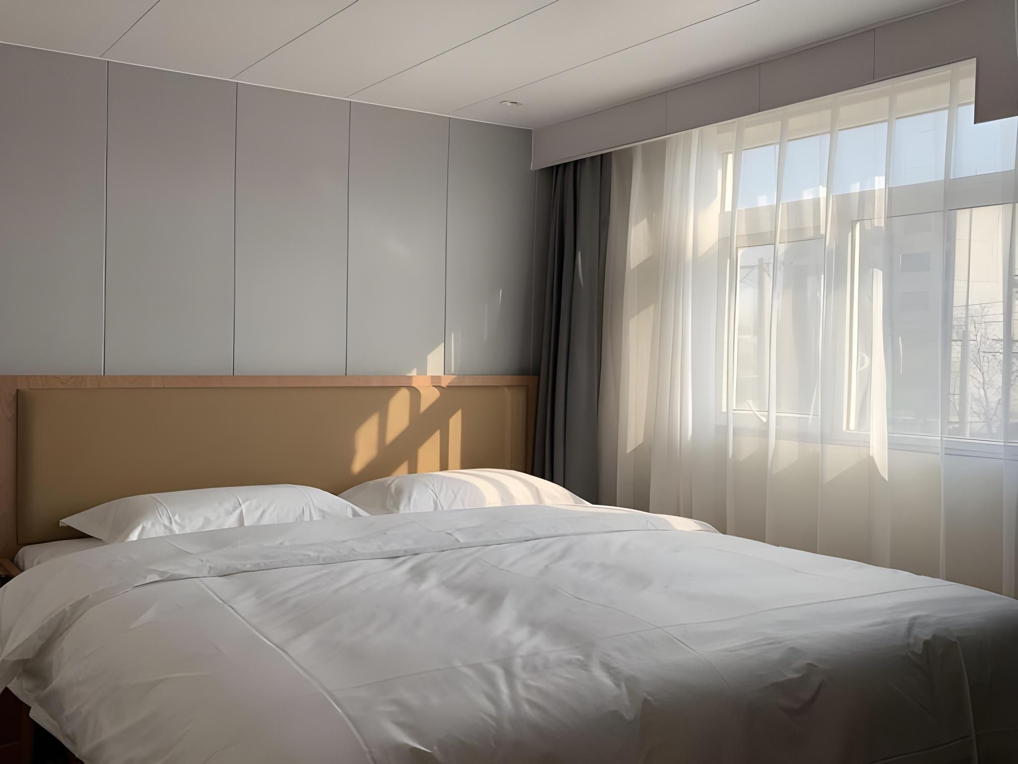 Hotel Queen Room