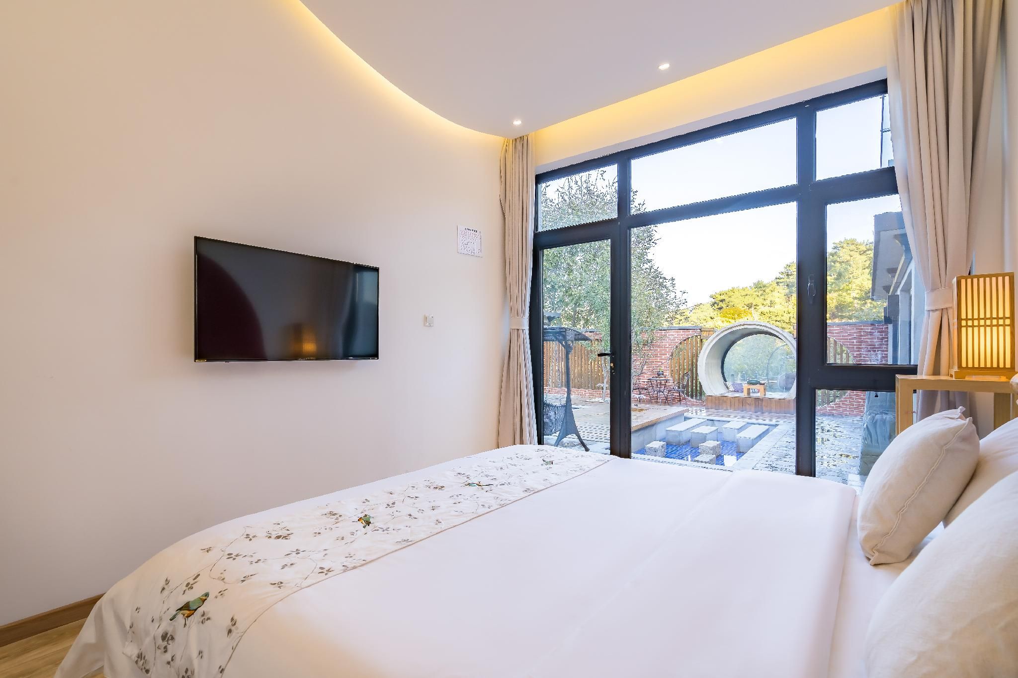 Huazhu - Room With Bed
