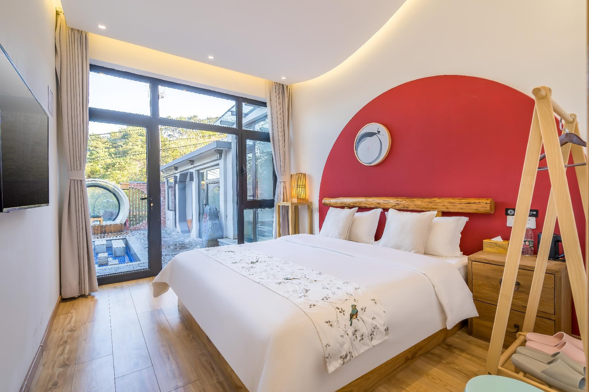 Huazhu - Room With Bed
