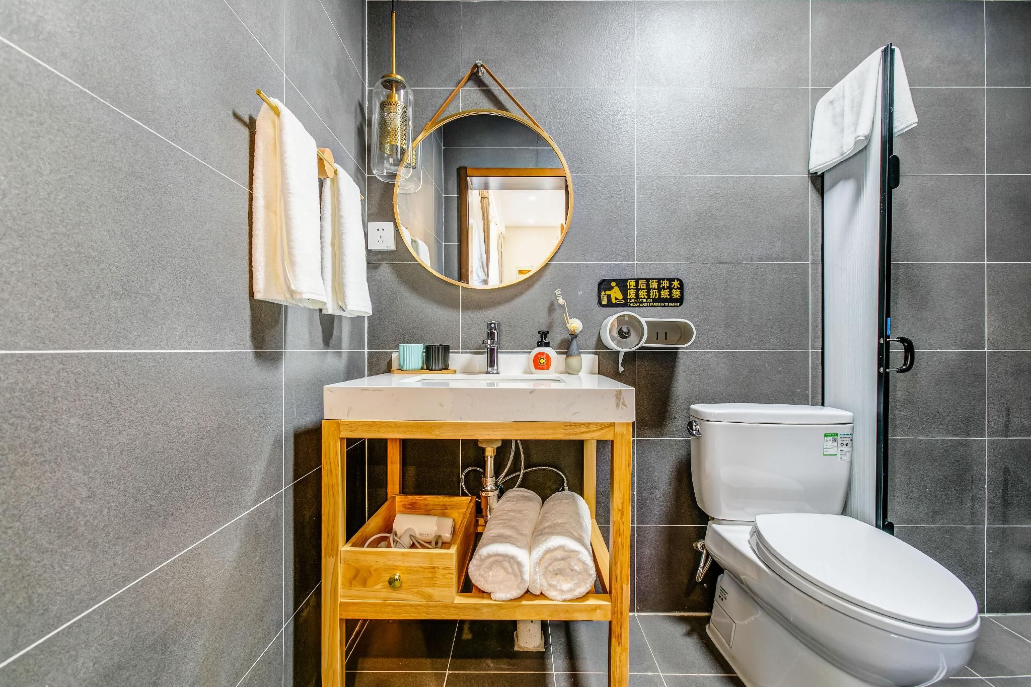 Huazhu - Room With Bed