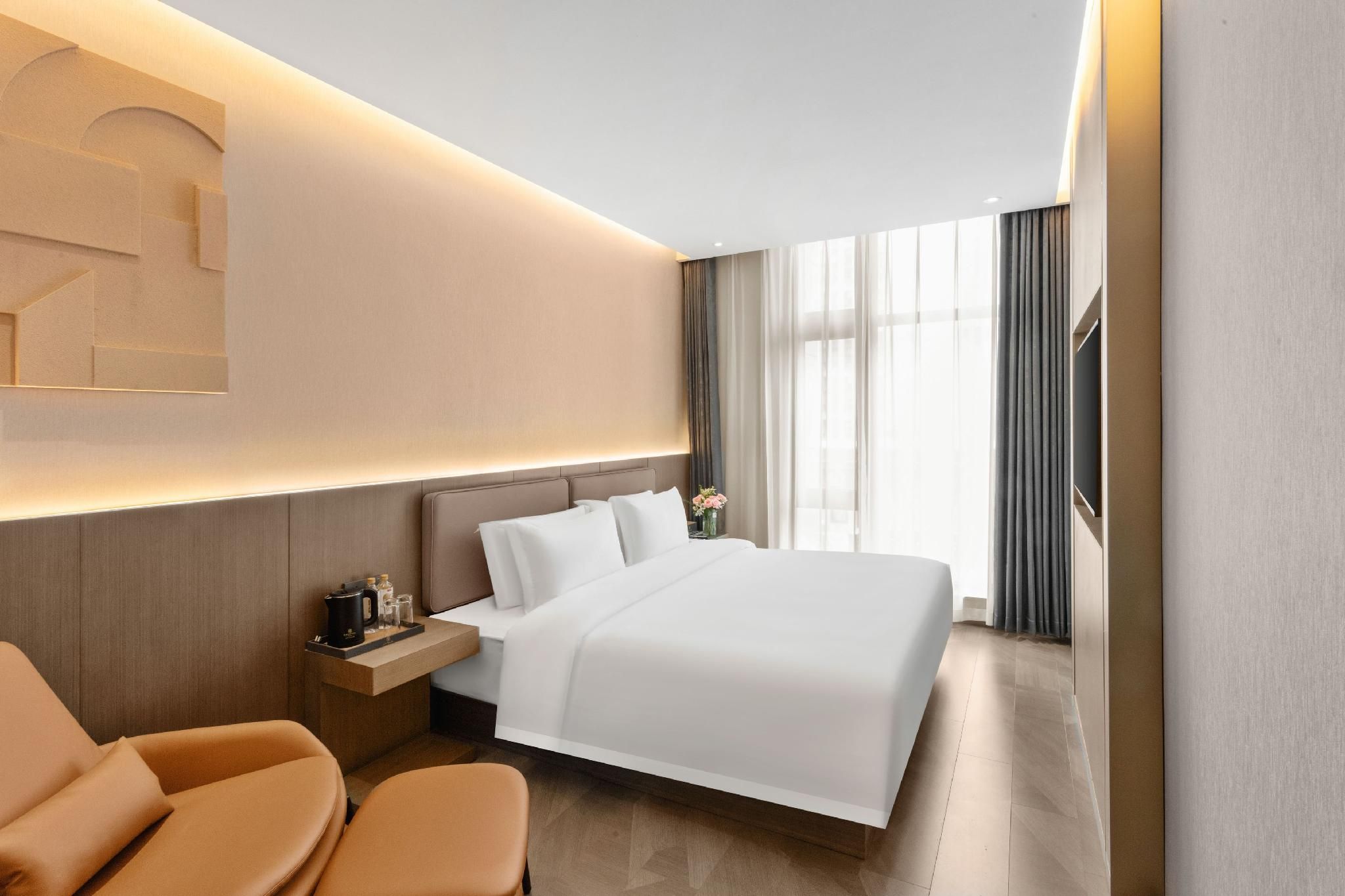 Business Queen Room