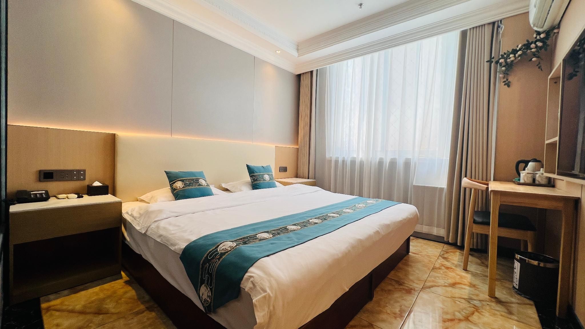 Business Queen Room