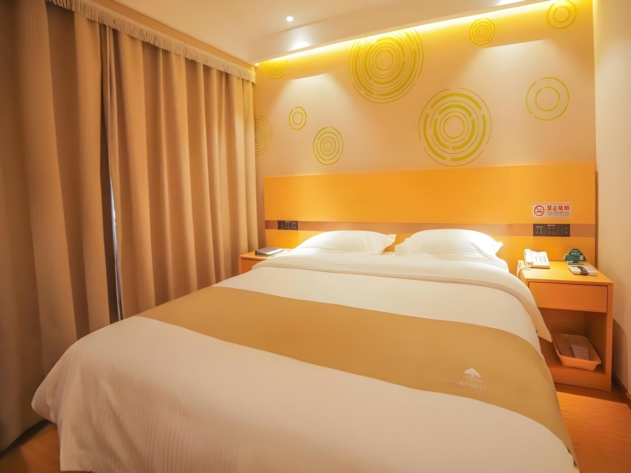 GTR - One 1.6M Bed Guest Room with Aisle window