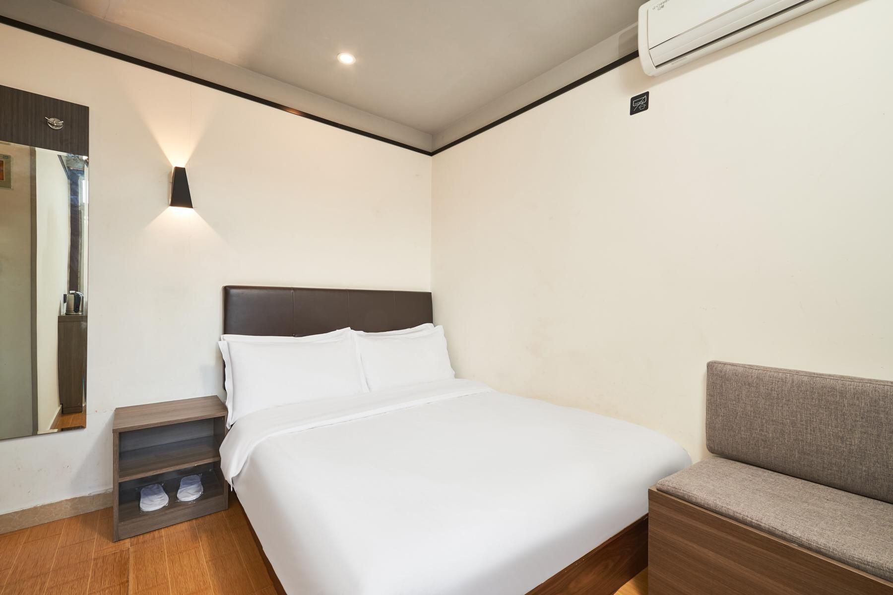 Studio Queen Room