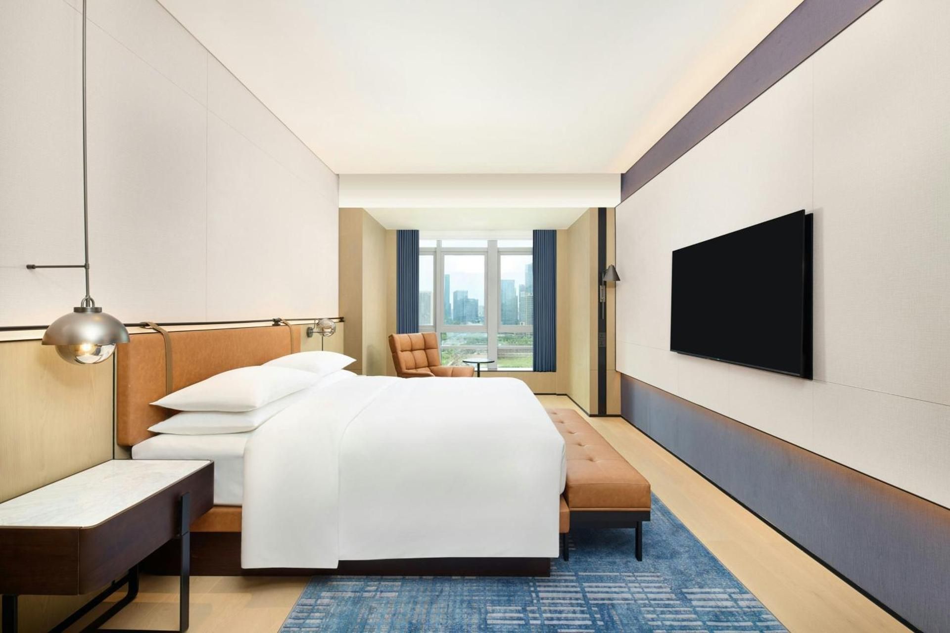 Superior King Room with City View