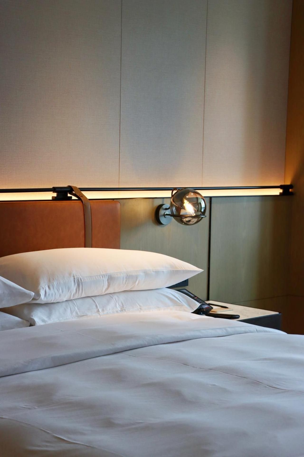 Superior King Room with City View