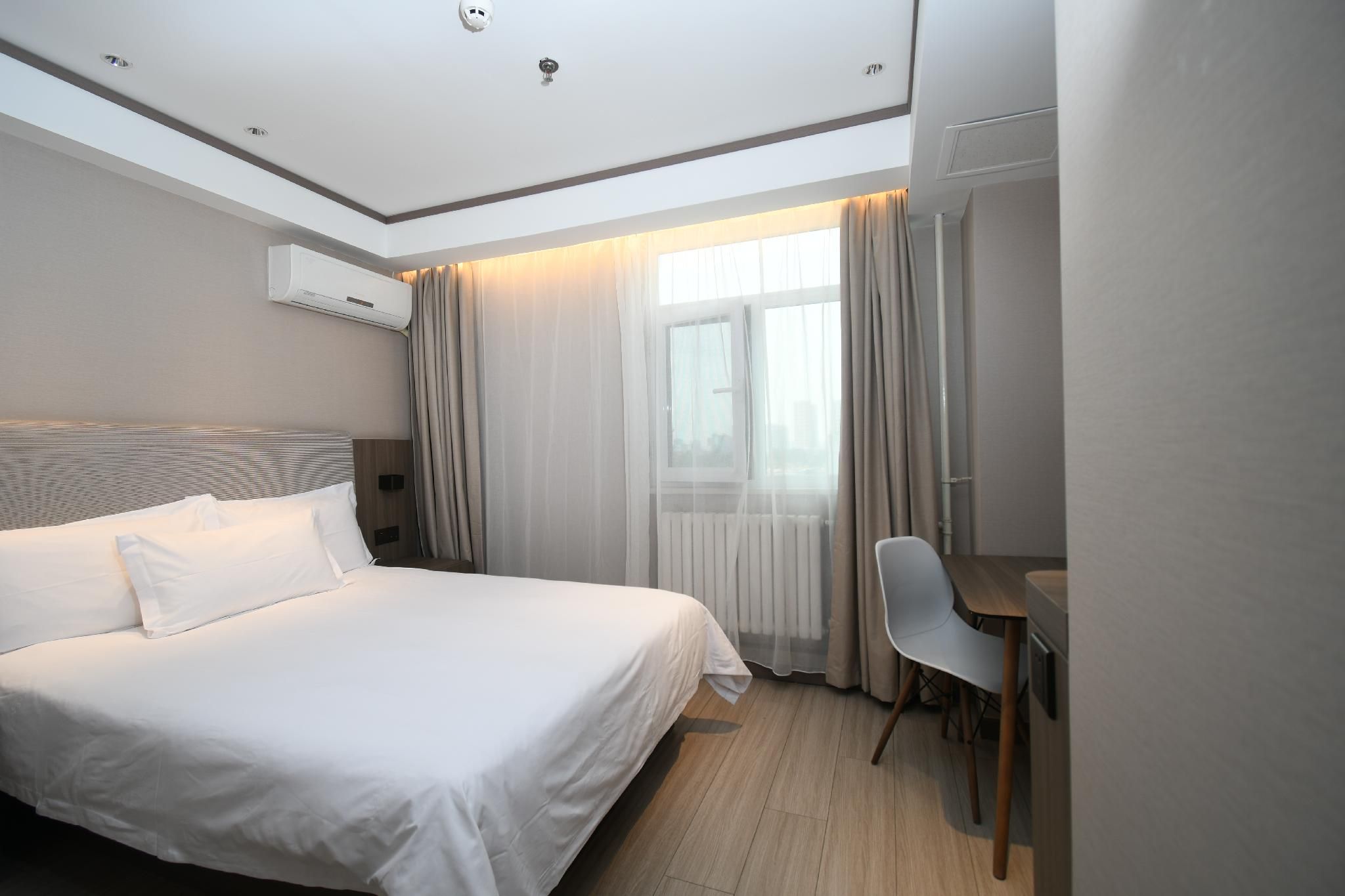 Business Queen Bed Room