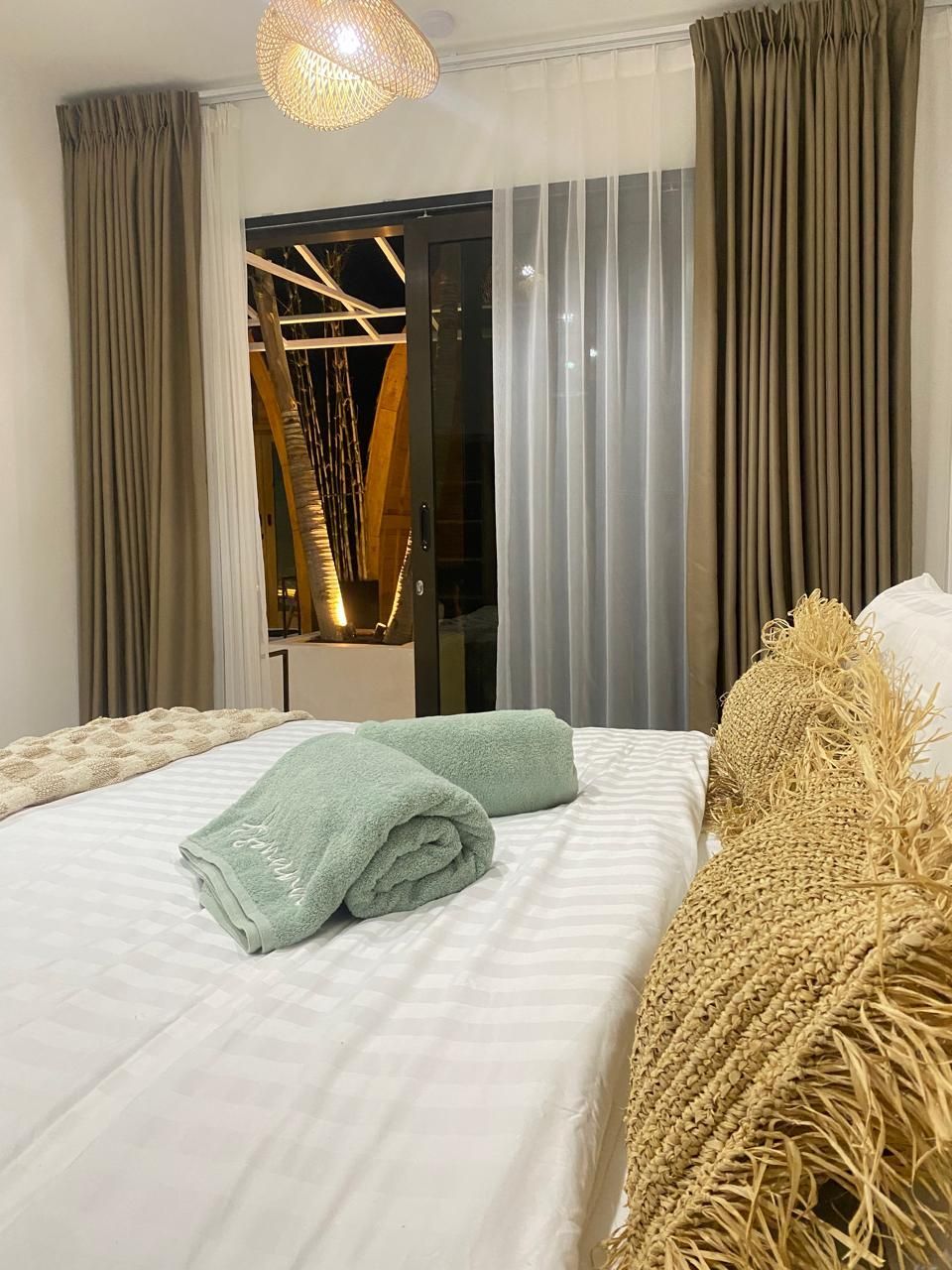 Deluxe King - Non-Smoking