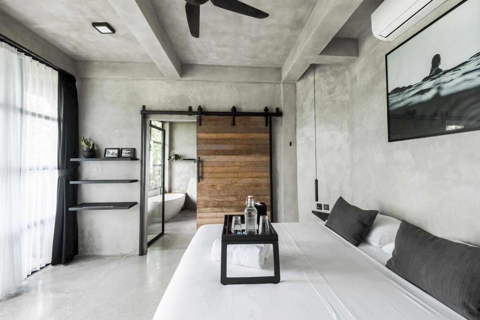 King Room with Bathtub