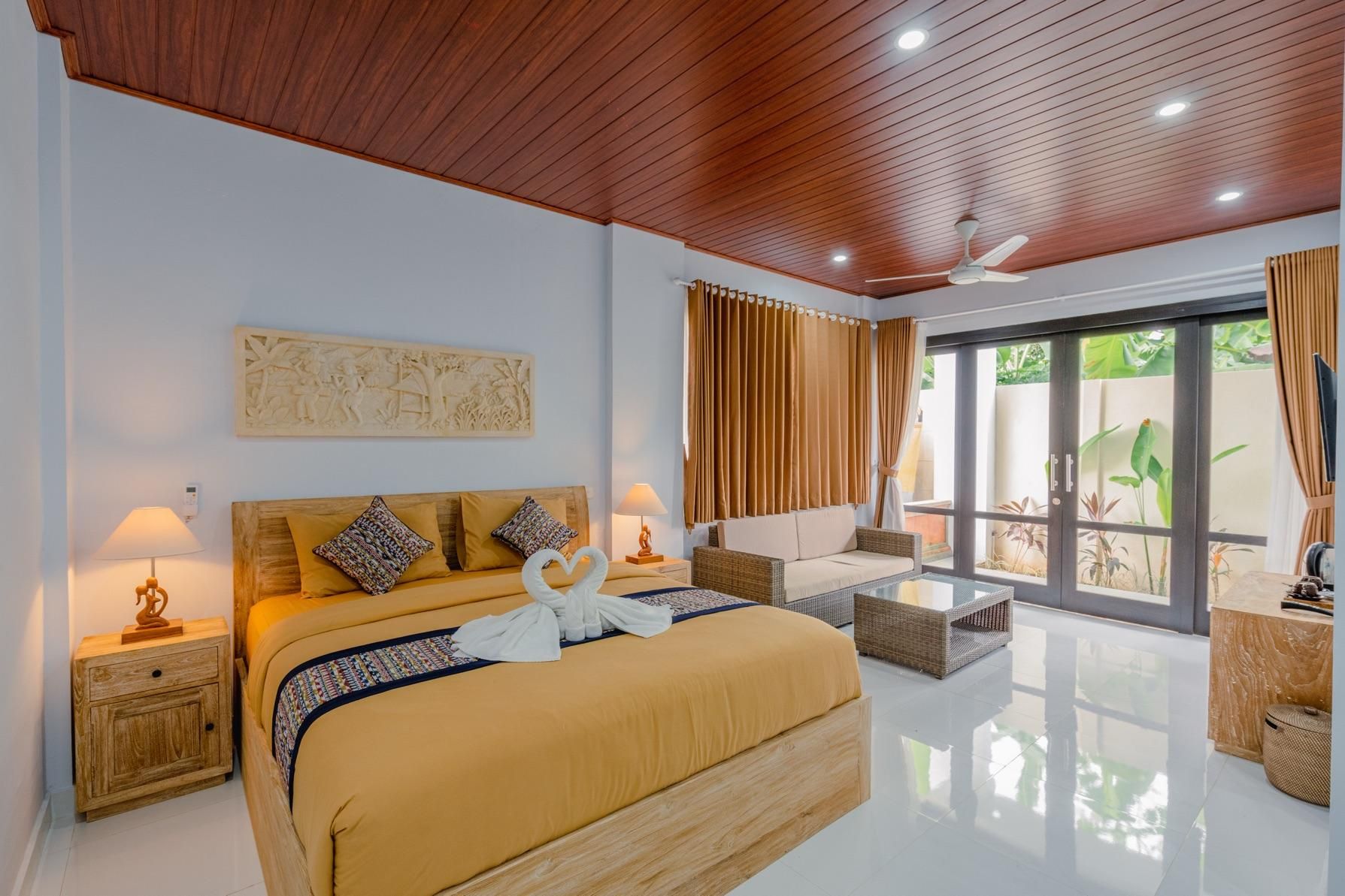 Deluxe - 1 King Bed
