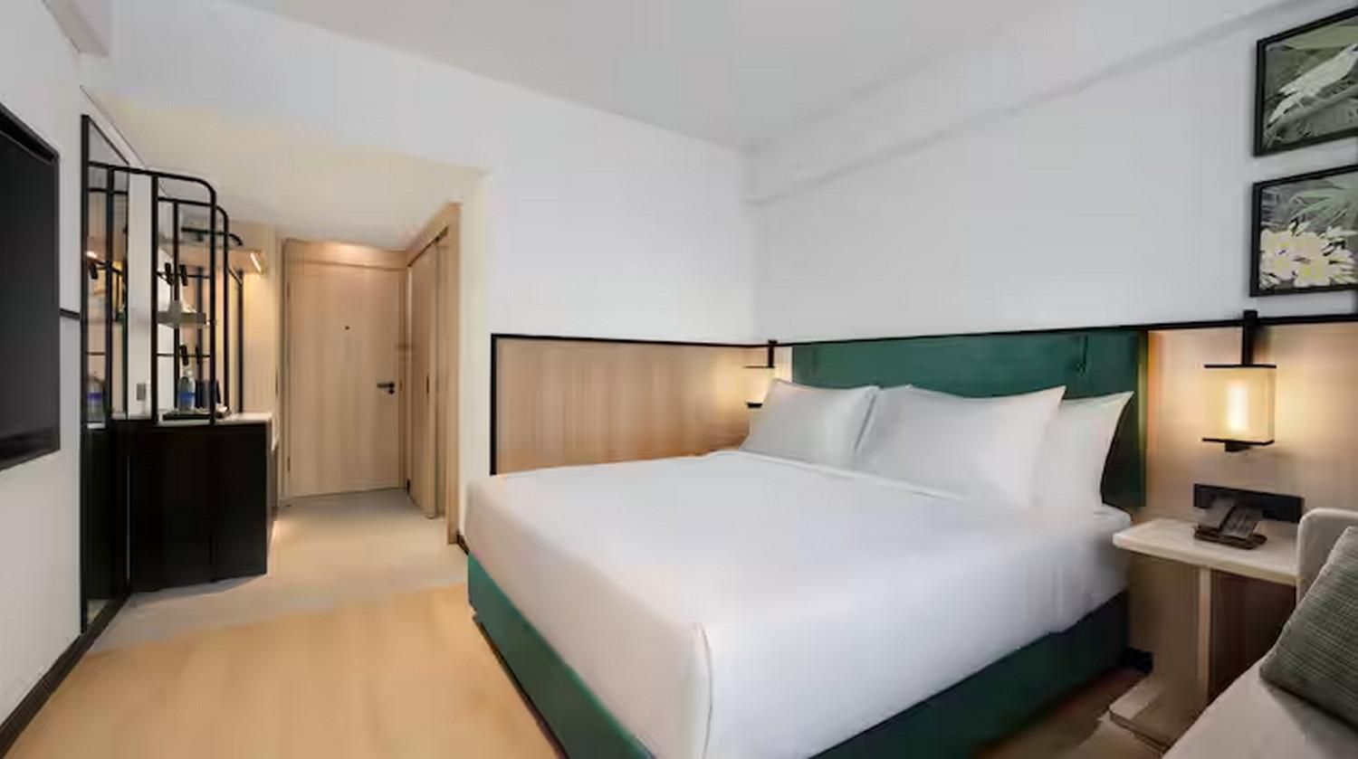 King Guest Room Pool View
