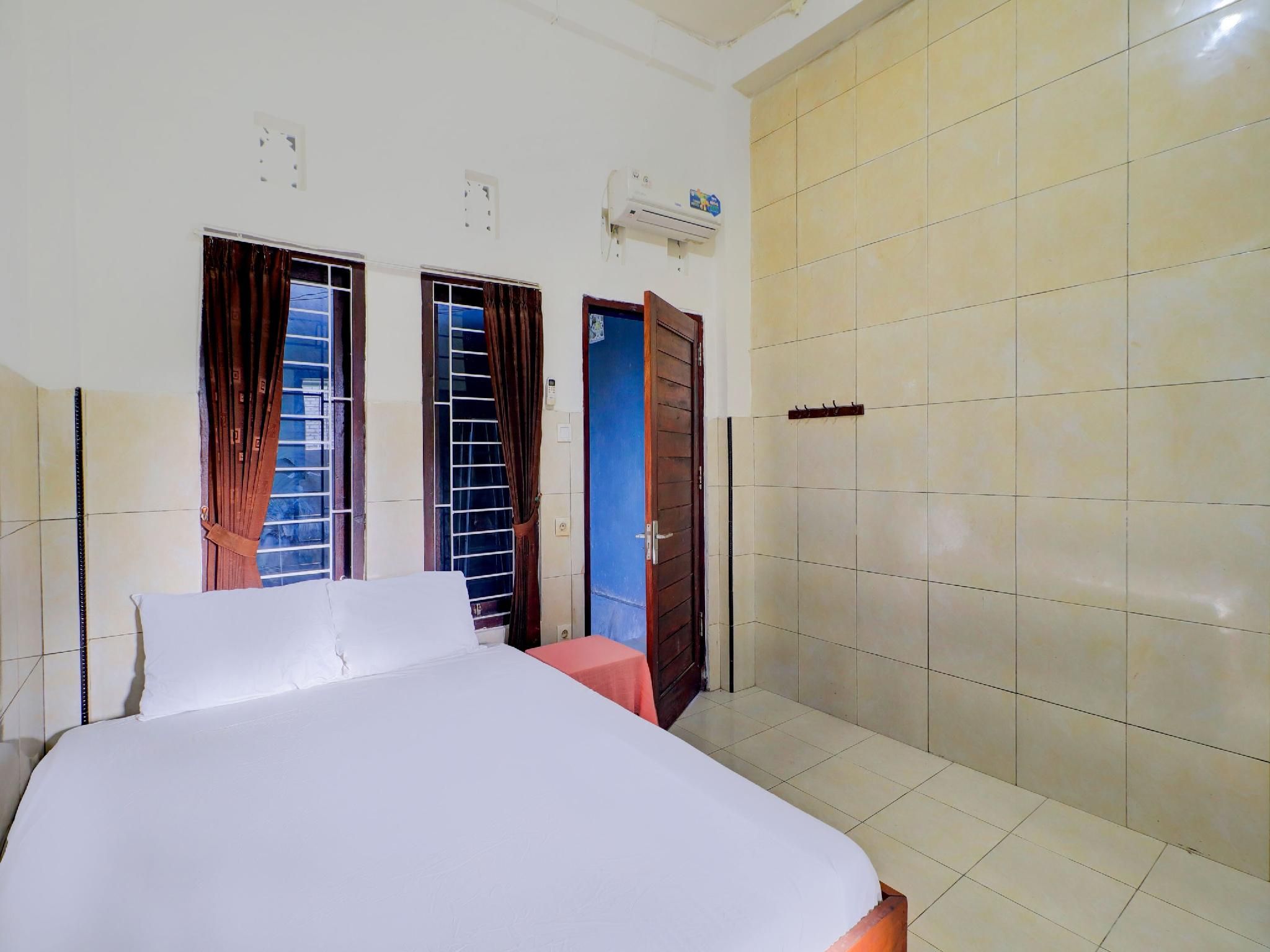 Deluxe Double Room for 2 Adults and 1 Child