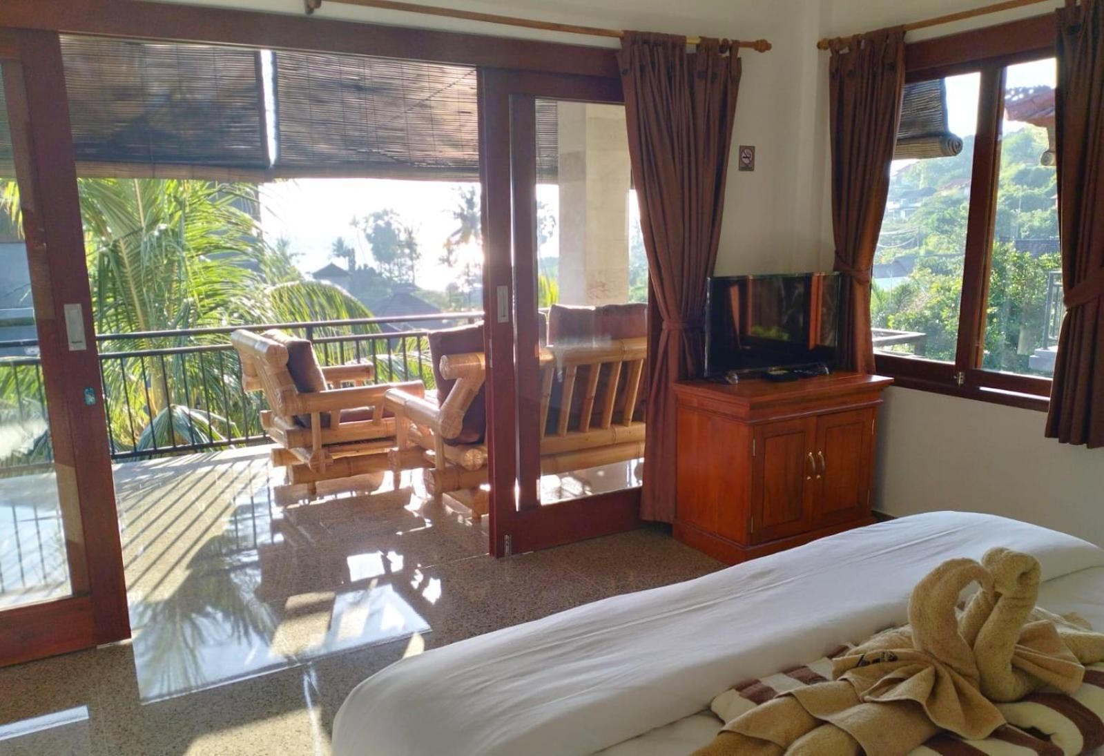 Double or Twin Room with Partial Sea View